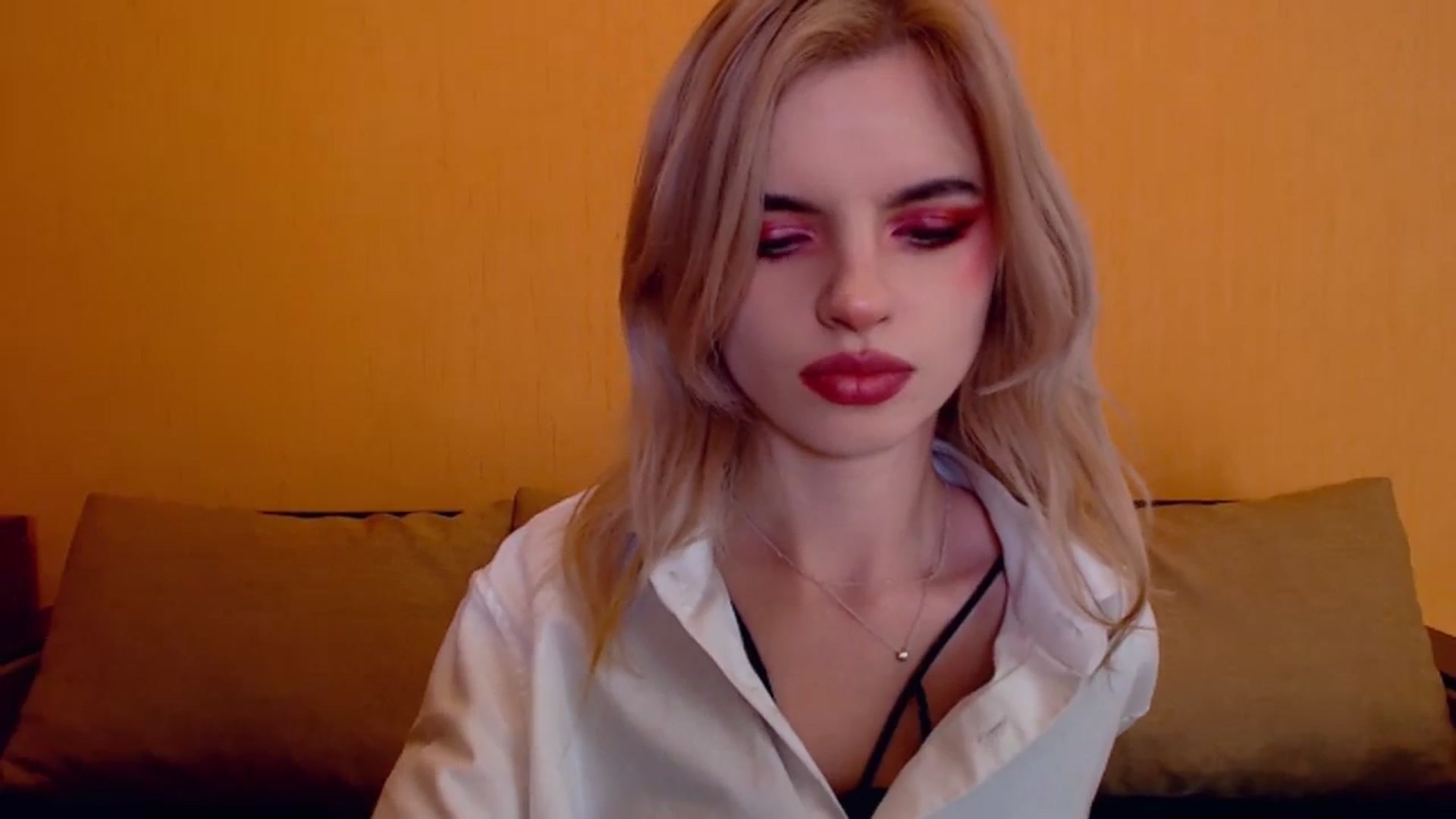 Gallery image thumbnail from Erineys's myfreecams stream on, 12/04/2023, 14:55 image 18 of 20
