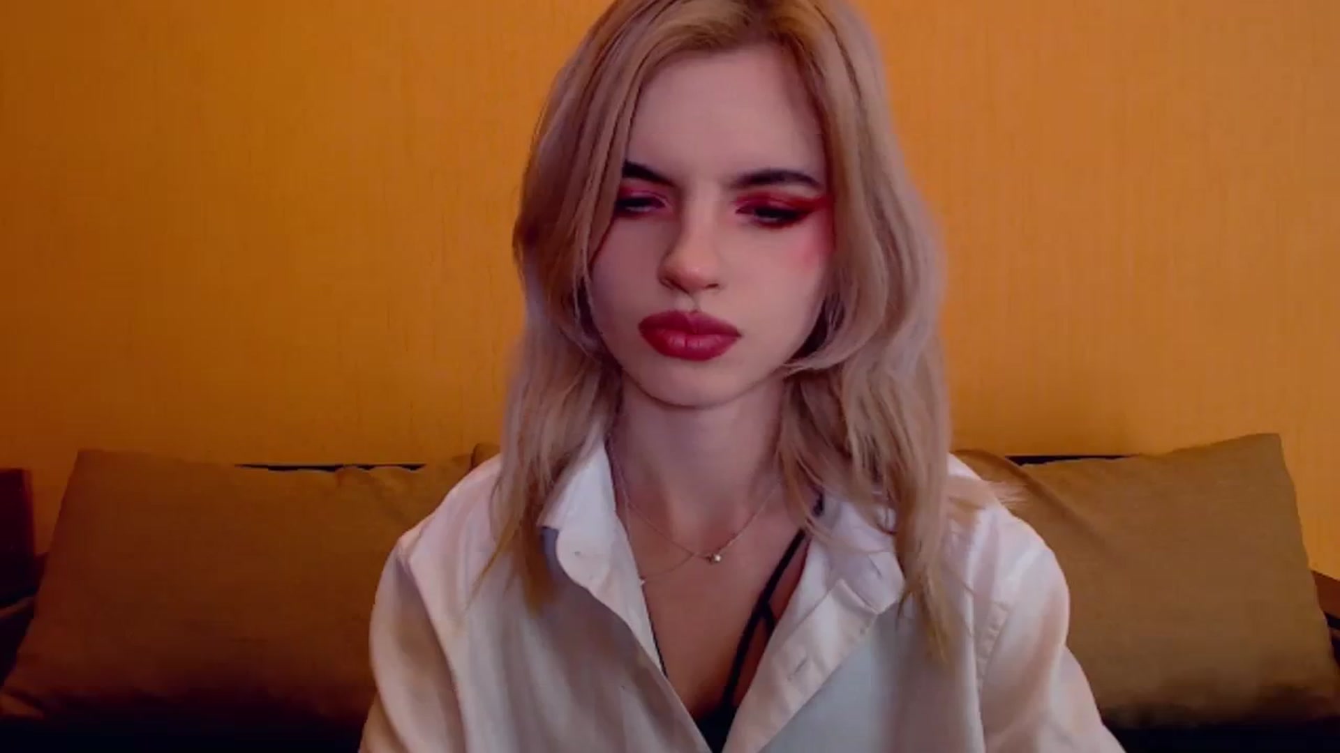 Gallery image thumbnail from Erineys's myfreecams stream on, 12/04/2023, 14:55 image 10 of 20