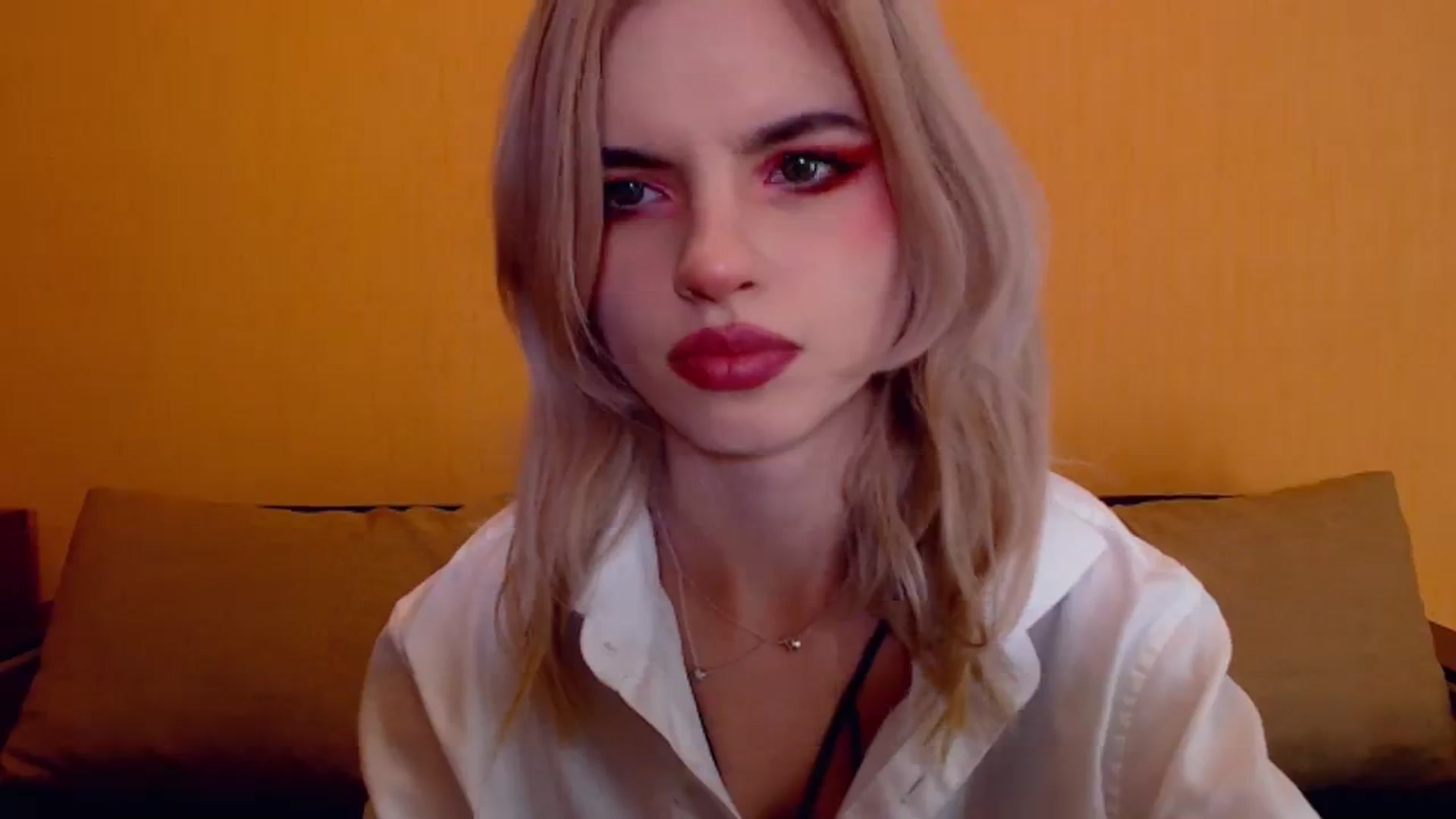 Gallery image thumbnail from Erineys's myfreecams stream on, 12/04/2023, 14:55 image 14 of 20