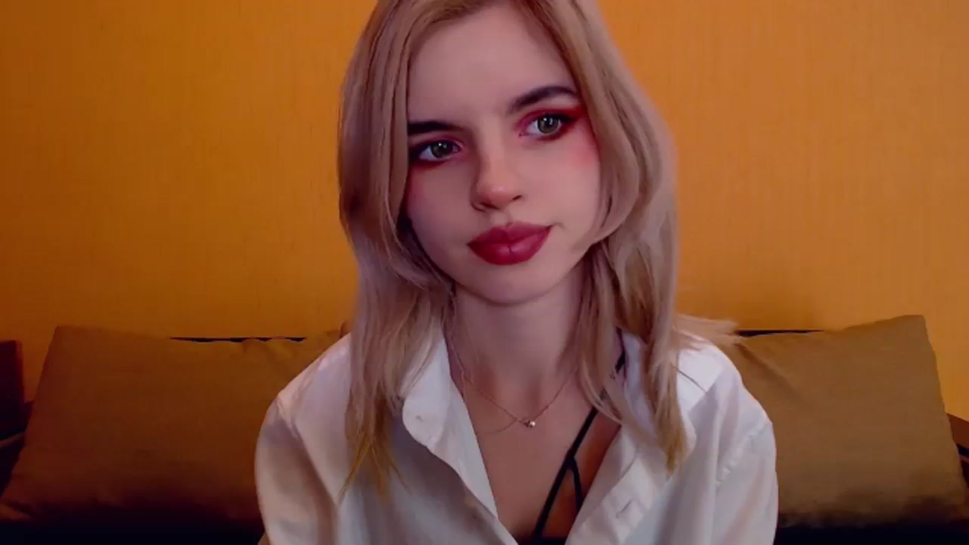 Gallery image thumbnail from Erineys's myfreecams stream on, 12/04/2023, 14:55 image 6 of 20