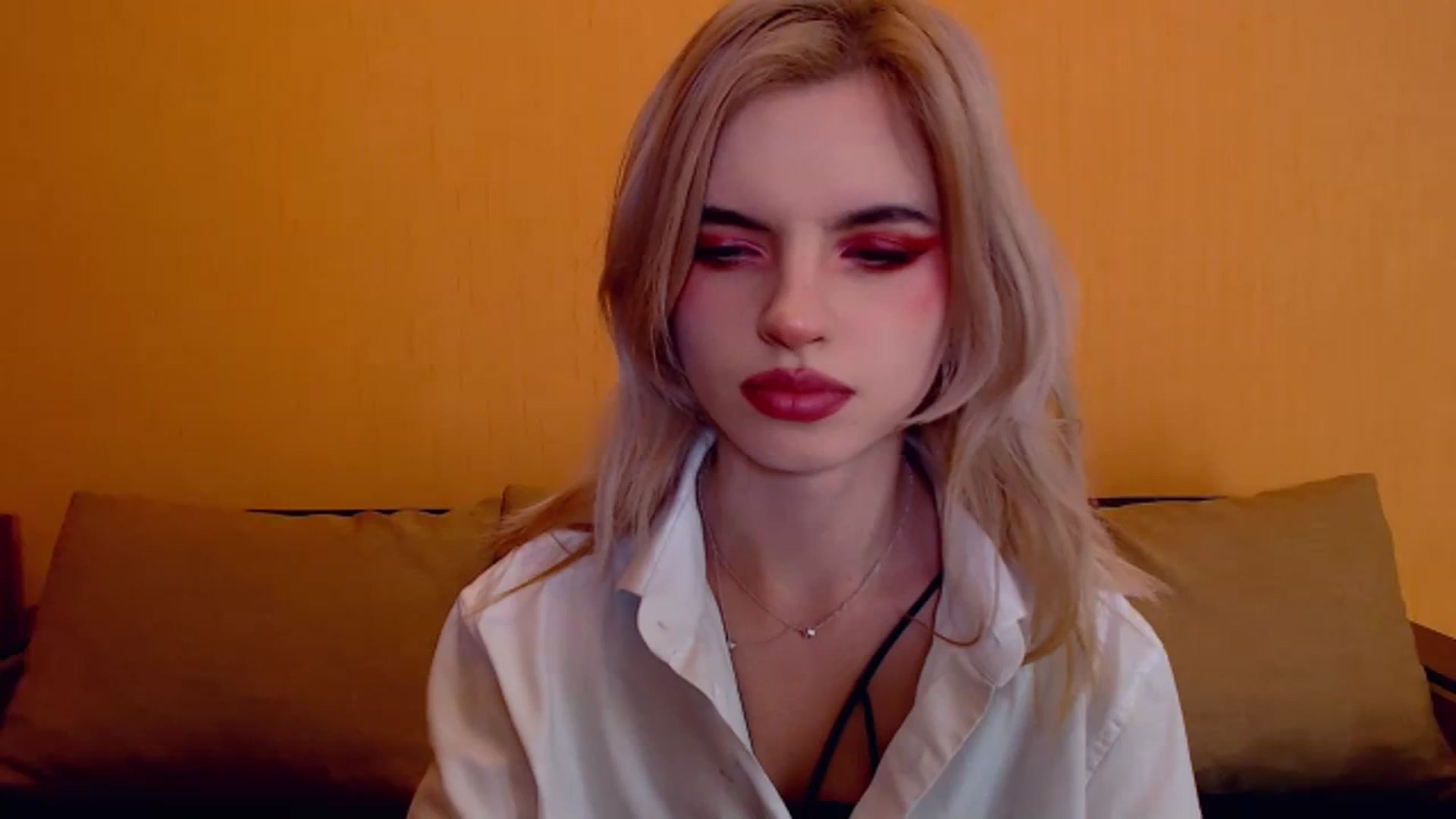 Gallery image thumbnail from Erineys's myfreecams stream on, 12/04/2023, 14:55 image 2 of 20