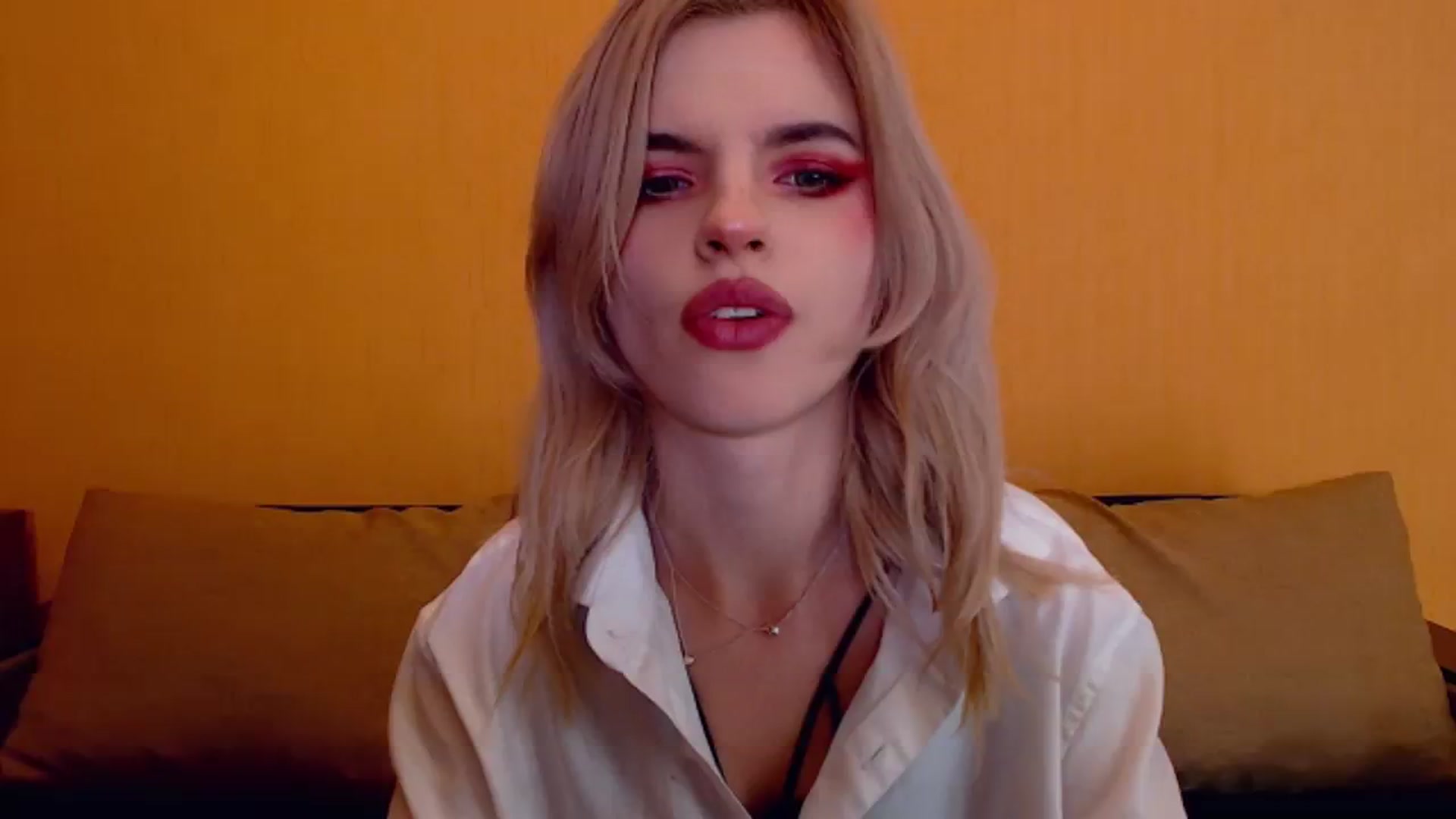 Gallery image thumbnail from Erineys's myfreecams stream on, 12/04/2023, 14:55 image 11 of 20