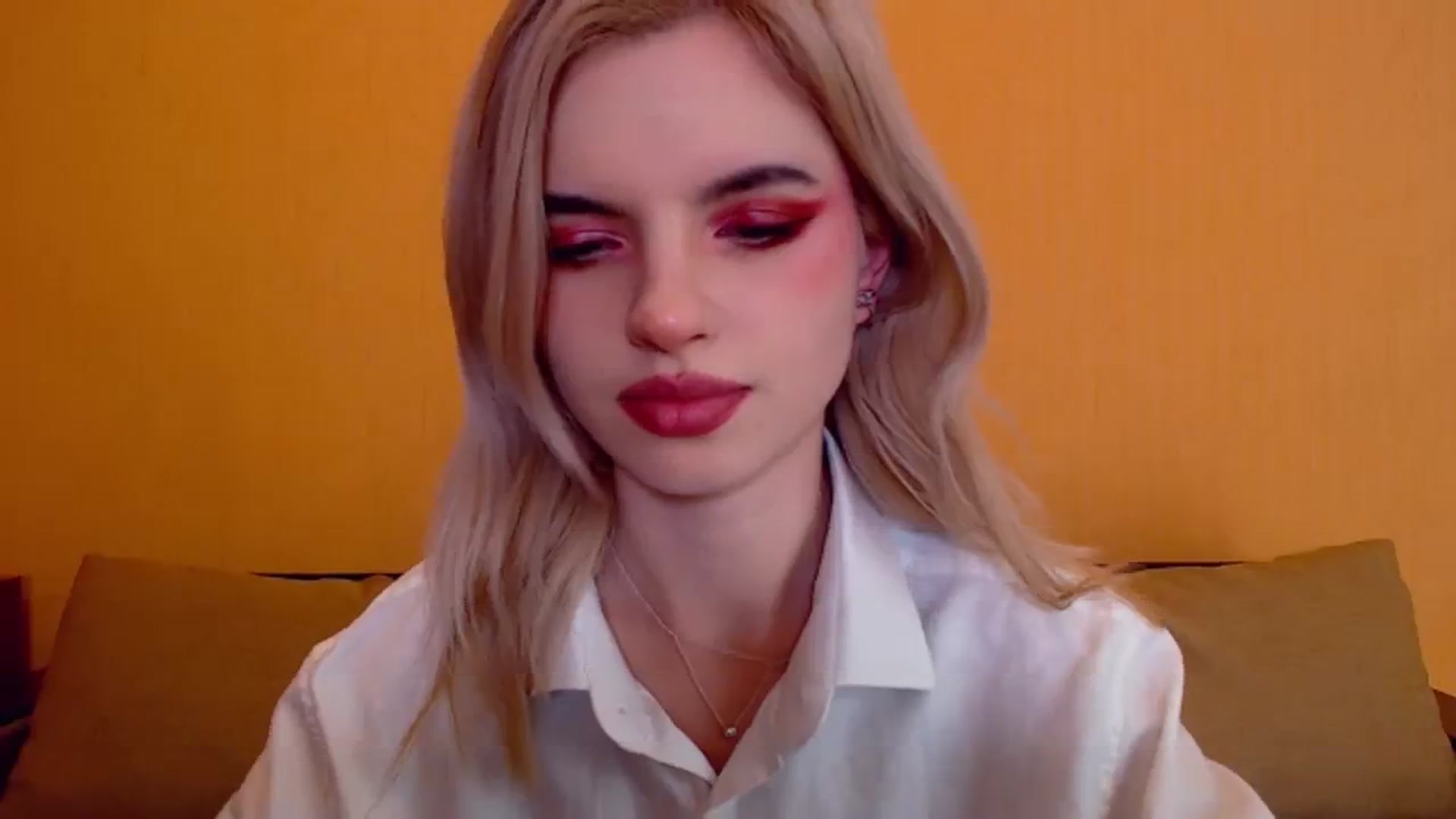 Gallery image thumbnail from Erineys's myfreecams stream on, 12/04/2023, 15:27 image 7 of 20