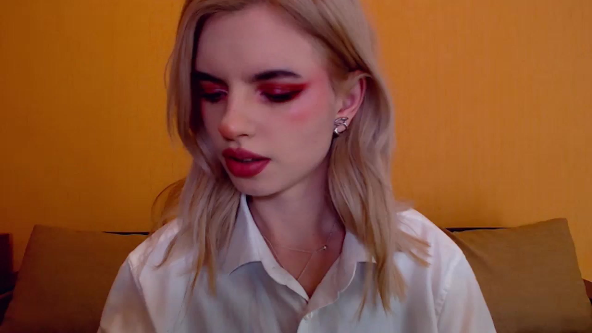 Gallery image thumbnail from Erineys's myfreecams stream on, 12/04/2023, 15:27 image 1 of 20
