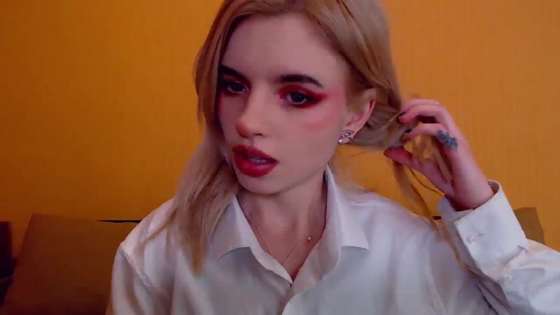 Gallery image thumbnail from Erineys's myfreecams stream on, 12/04/2023, 15:27 image 4 of 20