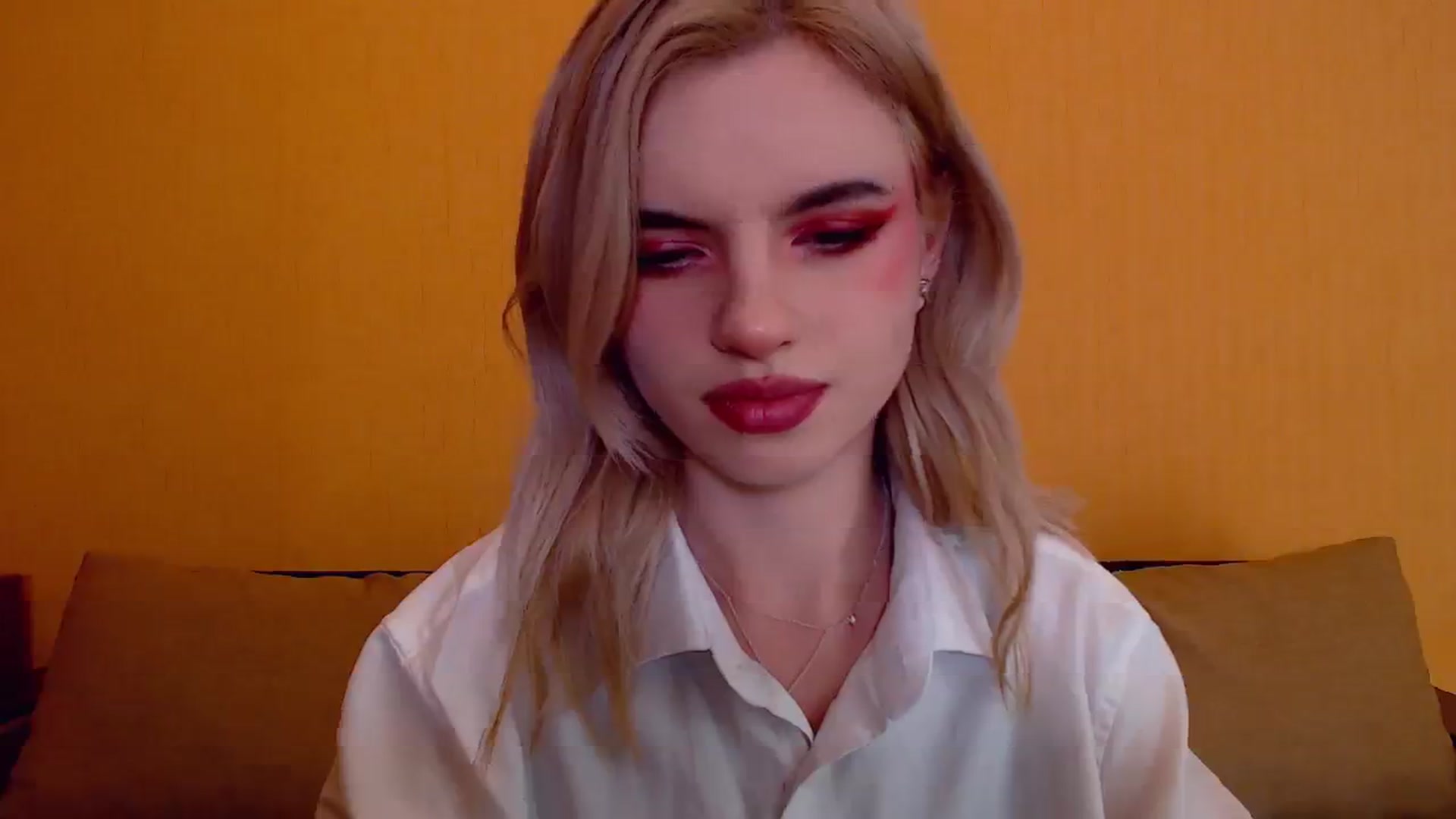 Gallery image thumbnail from Erineys's myfreecams stream on, 12/04/2023, 15:27 image 3 of 20