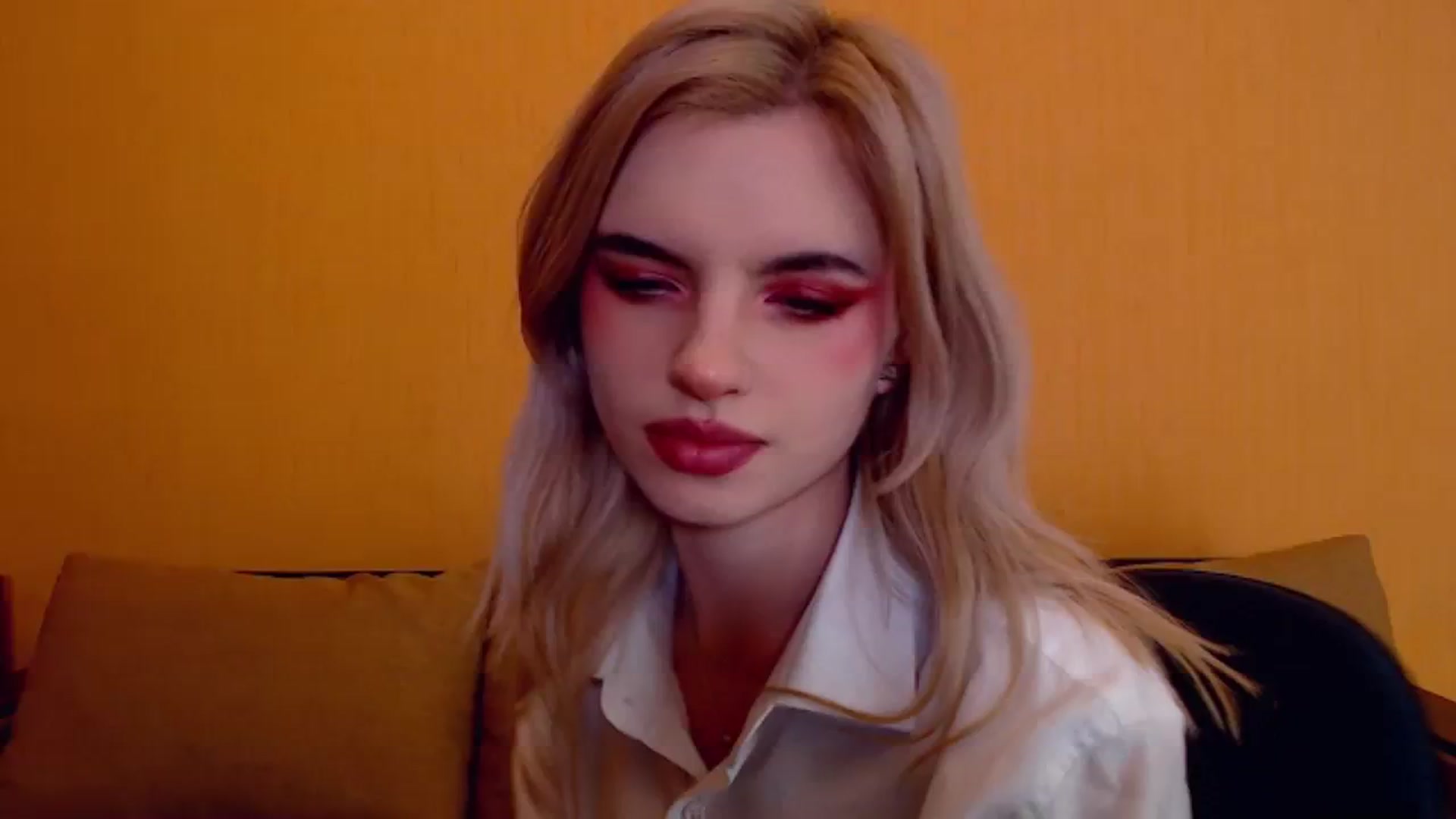Gallery image thumbnail from Erineys's myfreecams stream on, 12/04/2023, 15:27 image 8 of 20