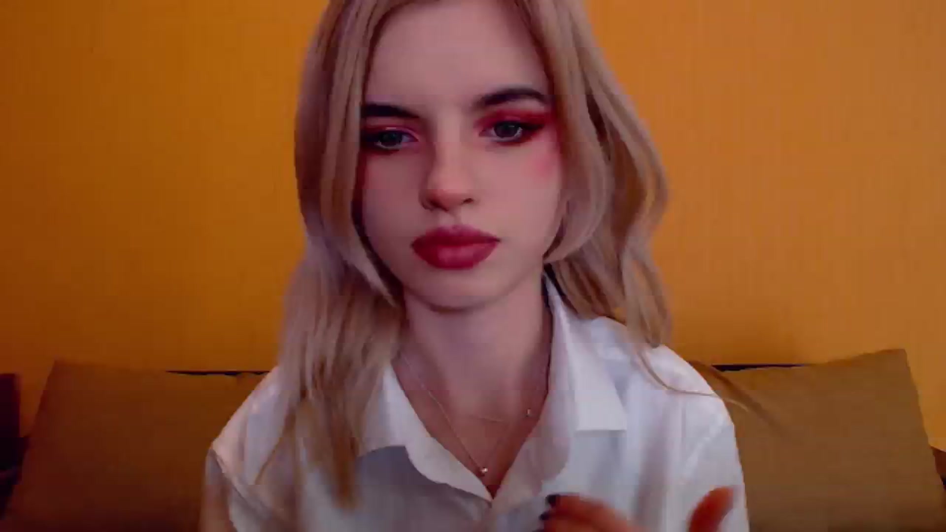 Gallery image thumbnail from Erineys's myfreecams stream on, 12/04/2023, 15:27 image 6 of 20