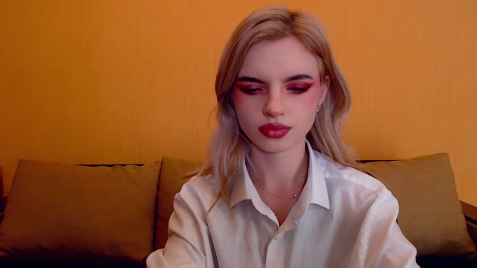 Gallery image thumbnail from Erineys's myfreecams stream on, 12/04/2023, 15:27 image 11 of 20
