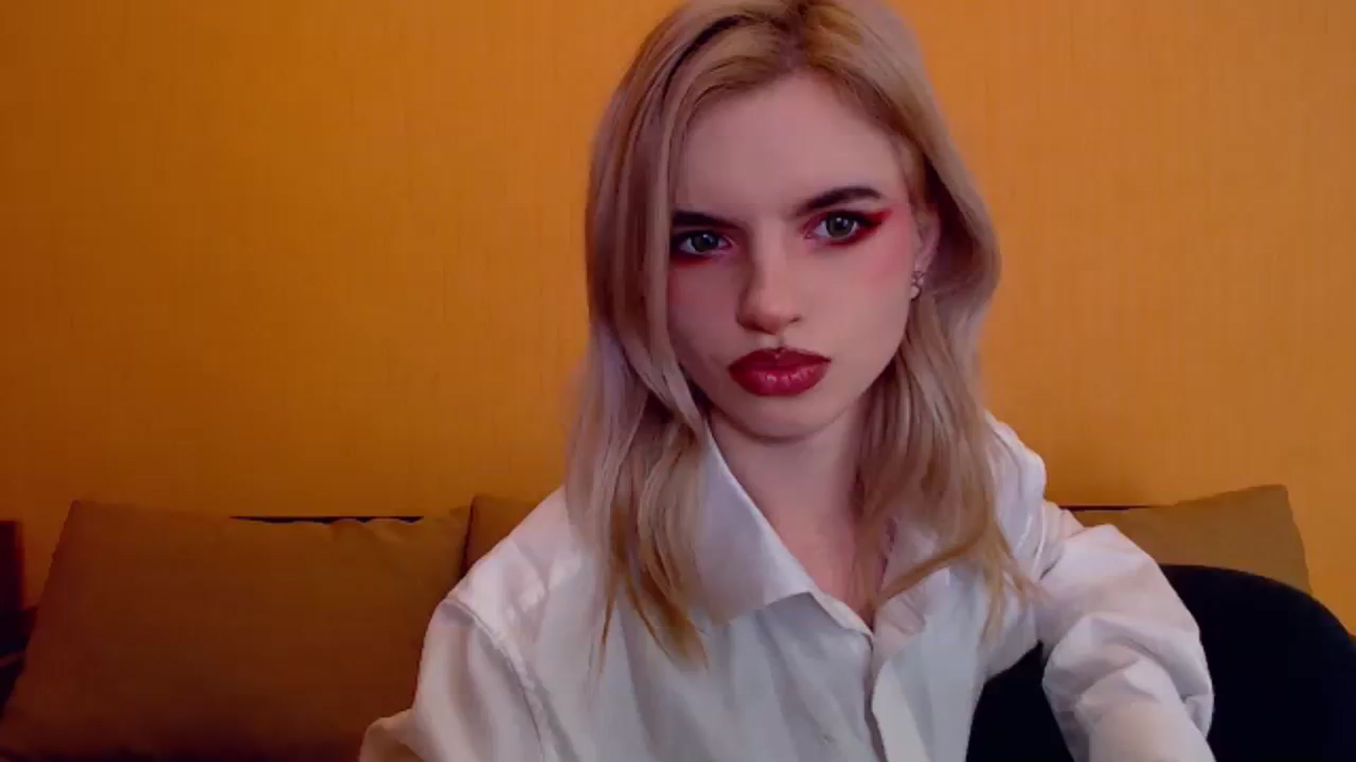 Gallery image thumbnail from Erineys's myfreecams stream on, 12/04/2023, 16:13 image 13 of 20