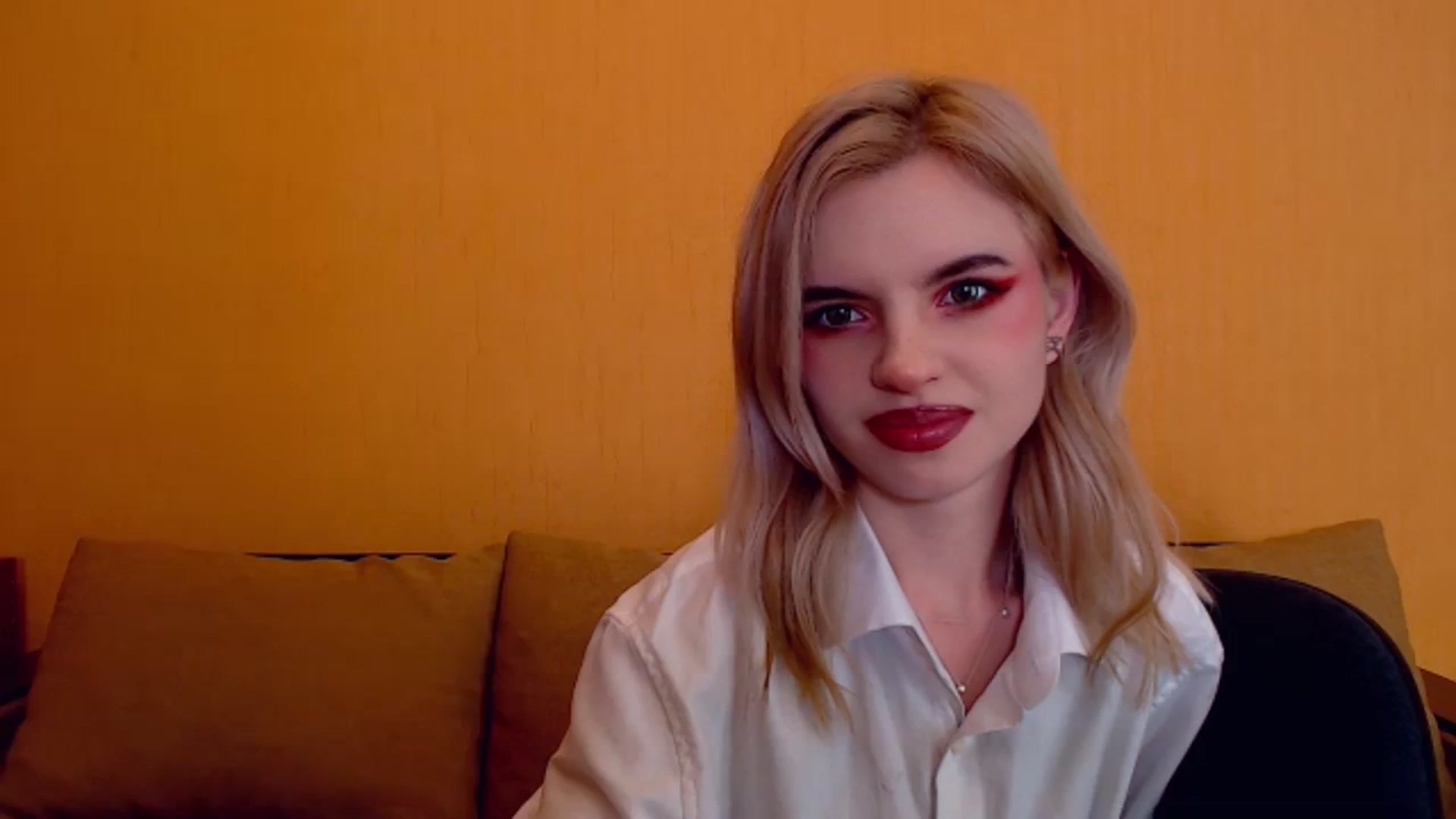 Gallery image thumbnail from Erineys's myfreecams stream on, 12/04/2023, 16:13 image 6 of 20