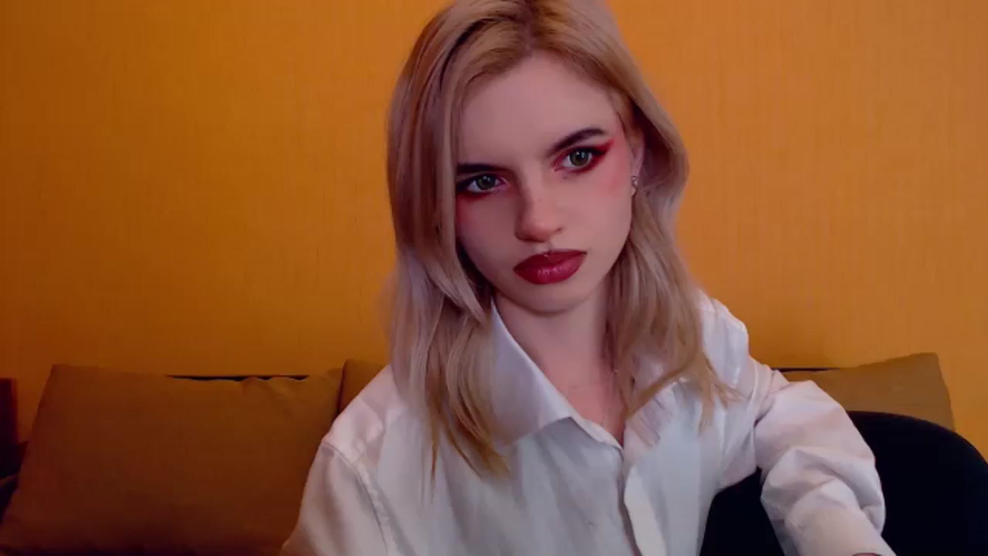 Gallery image thumbnail from Erineys's myfreecams stream on, 12/04/2023, 16:13 image 12 of 20