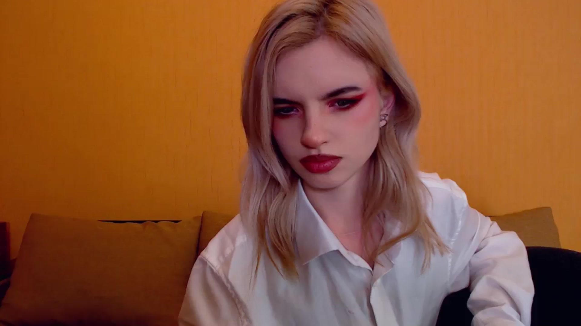 Gallery image thumbnail from Erineys's myfreecams stream on, 12/04/2023, 16:13 image 16 of 20
