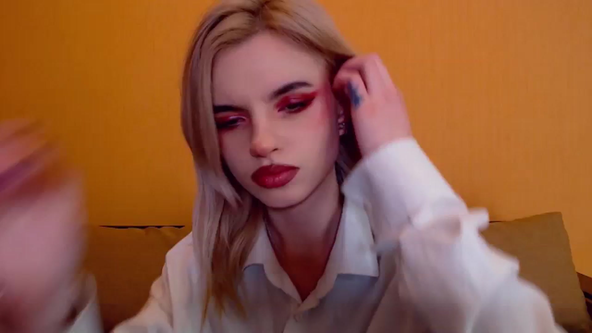 Gallery image thumbnail from Erineys's myfreecams stream on, 12/04/2023, 16:13 image 2 of 20