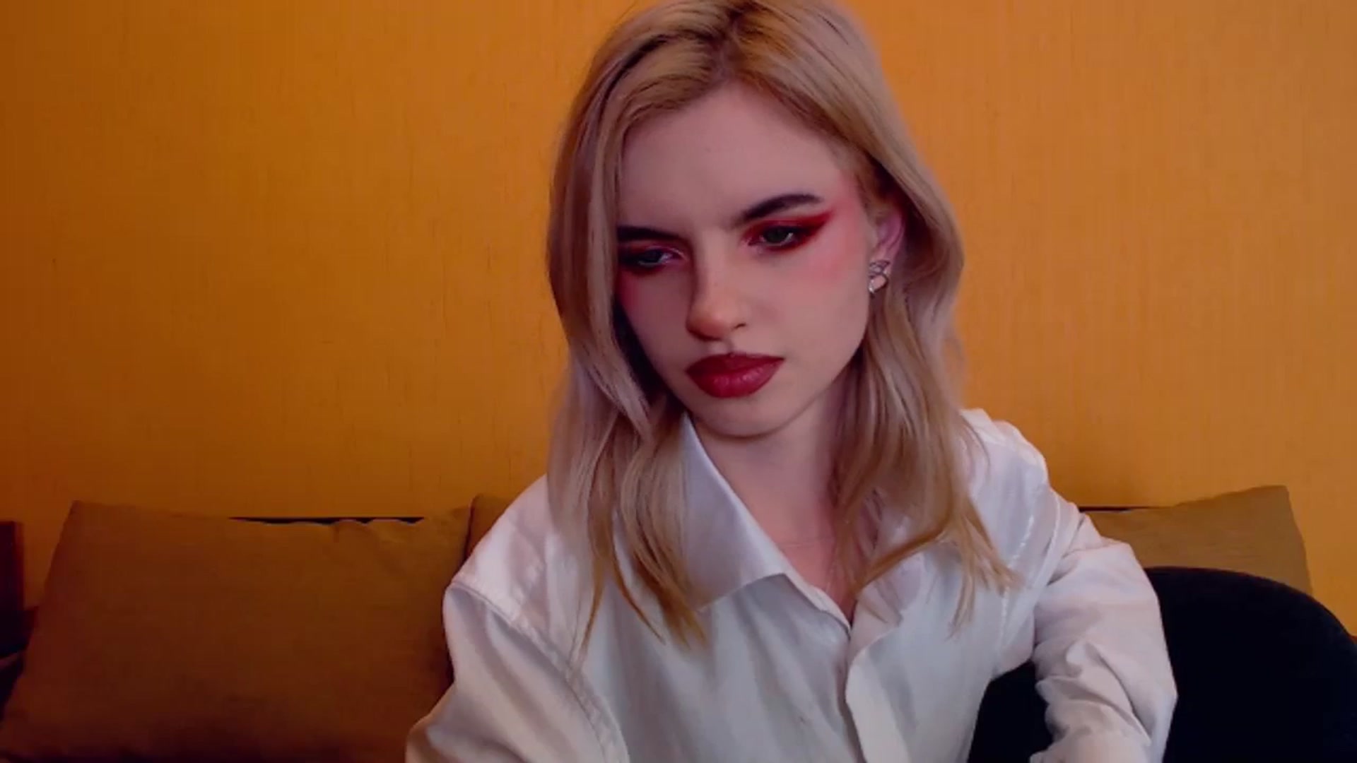 Gallery image thumbnail from Erineys's myfreecams stream on, 12/04/2023, 16:13 image 15 of 20