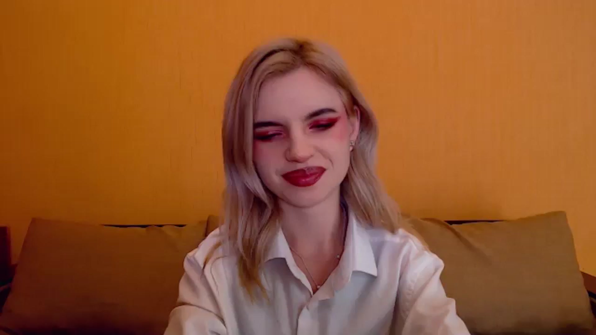 Gallery image thumbnail from Erineys's myfreecams stream on, 12/04/2023, 16:13 image 3 of 20