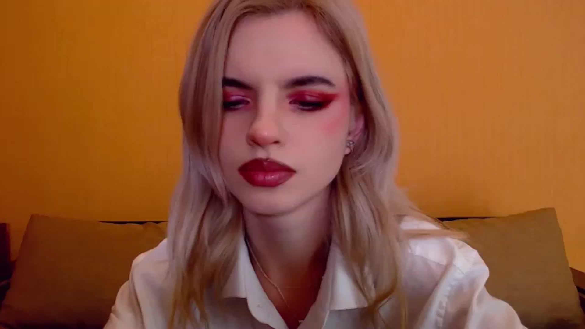 Gallery image thumbnail from Erineys's myfreecams stream on, 12/04/2023, 16:13 image 1 of 20
