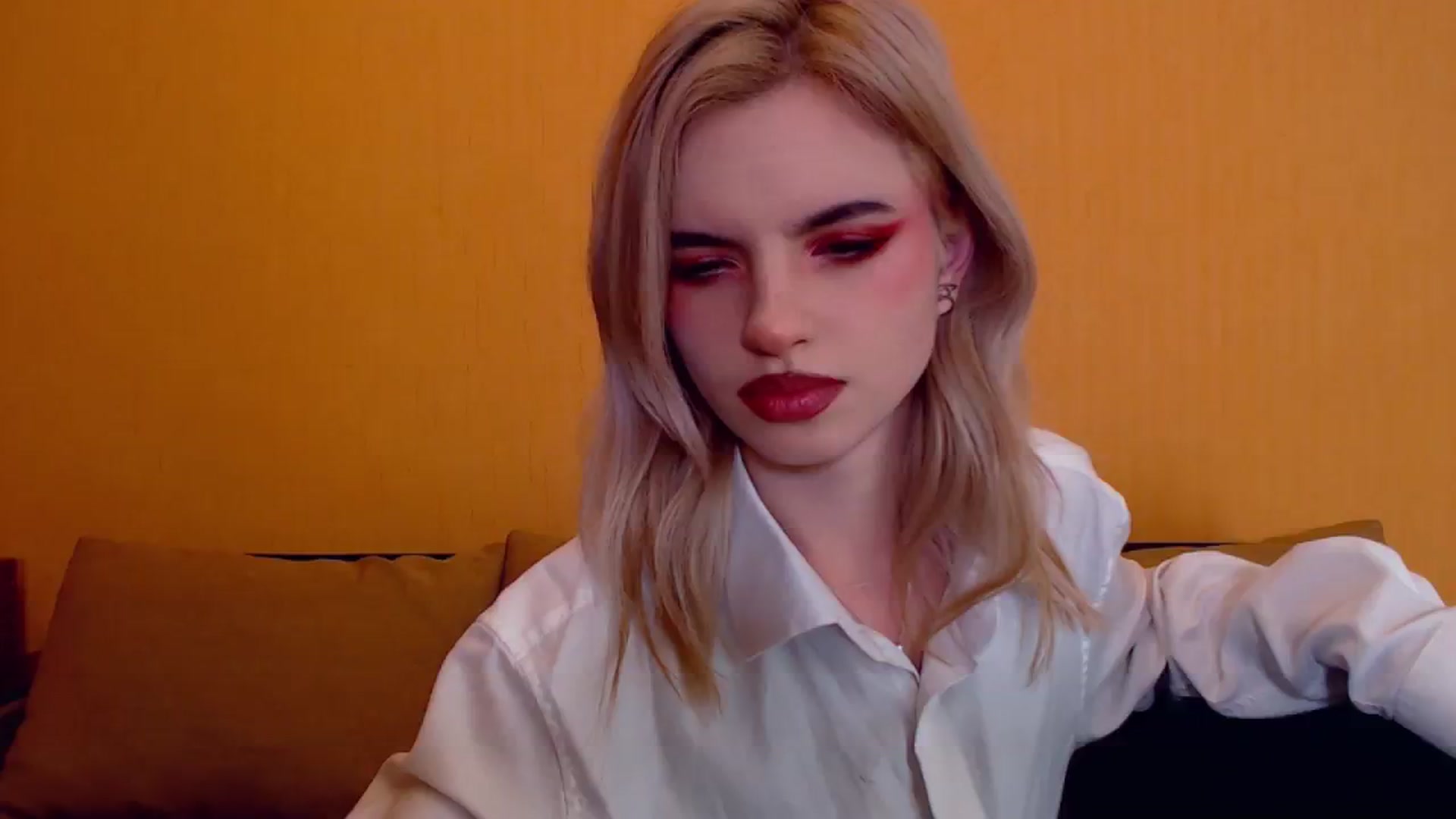 Gallery image thumbnail from Erineys's myfreecams stream on, 12/04/2023, 16:13 image 18 of 20