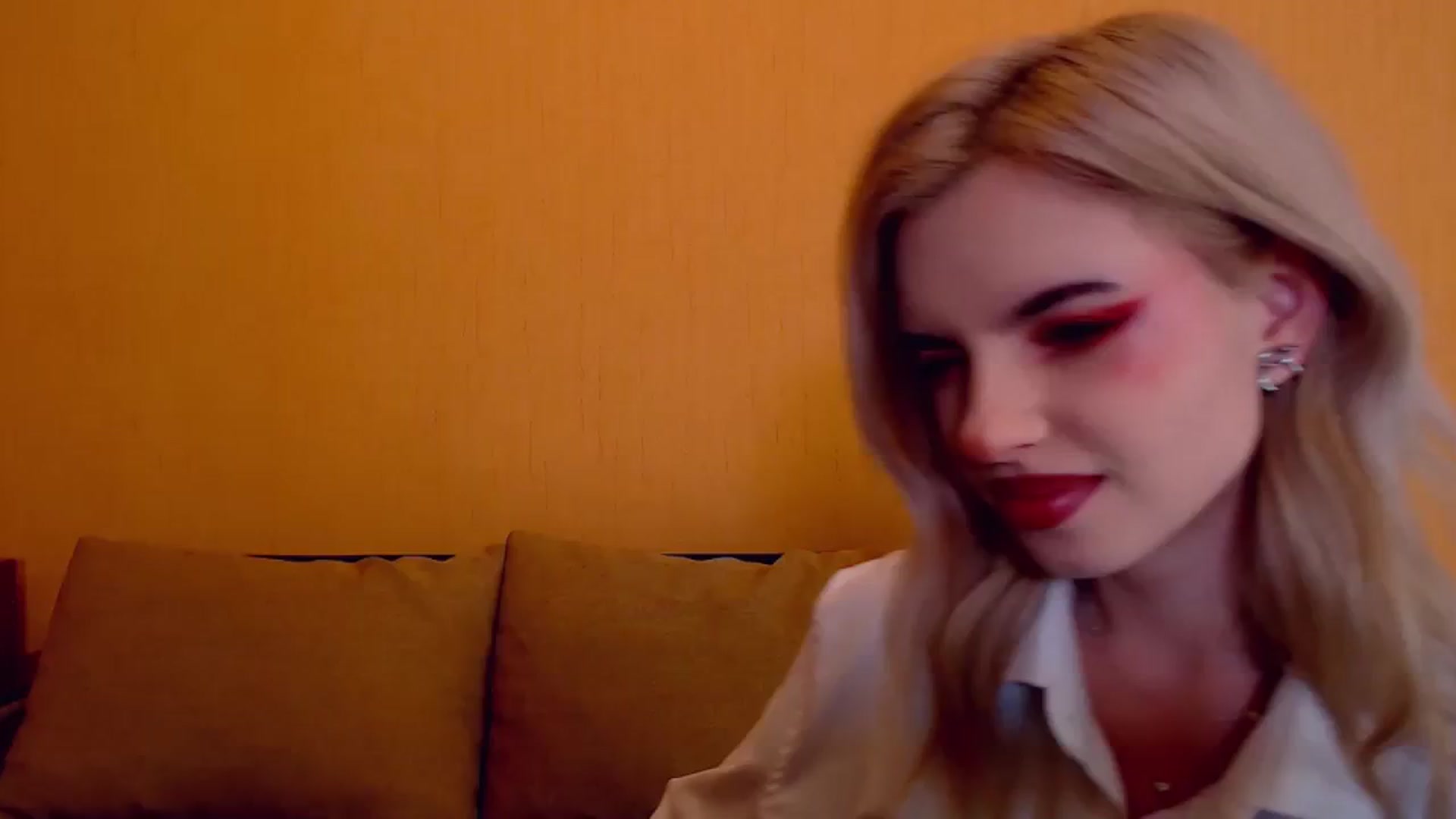 Gallery image thumbnail from Erineys's myfreecams stream on, 12/04/2023, 16:13 image 5 of 20