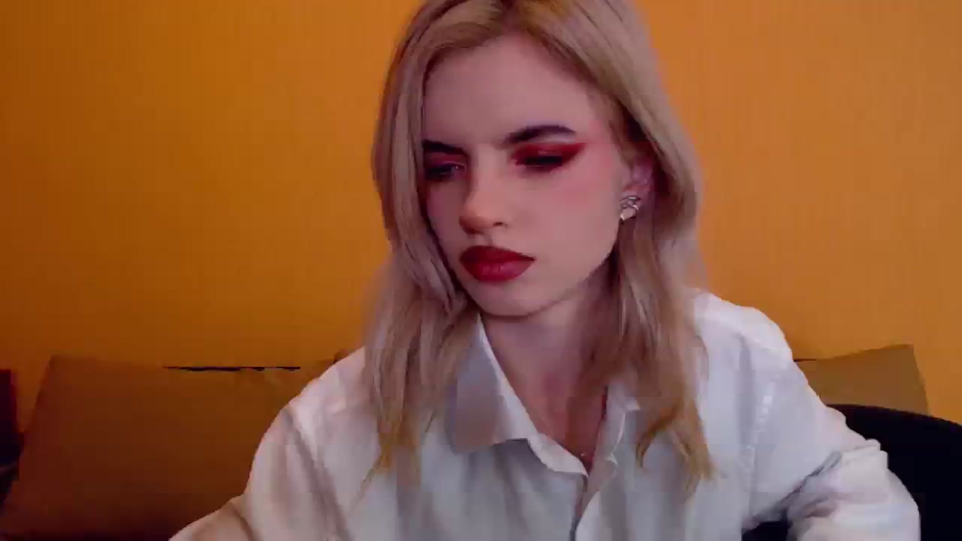 Gallery image thumbnail from Erineys's myfreecams stream on, 12/04/2023, 16:52 image 2 of 20