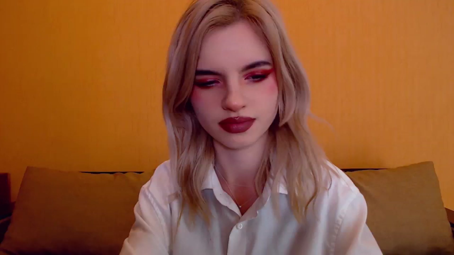 Gallery image thumbnail from Erineys's myfreecams stream on, 12/04/2023, 16:52 image 17 of 20
