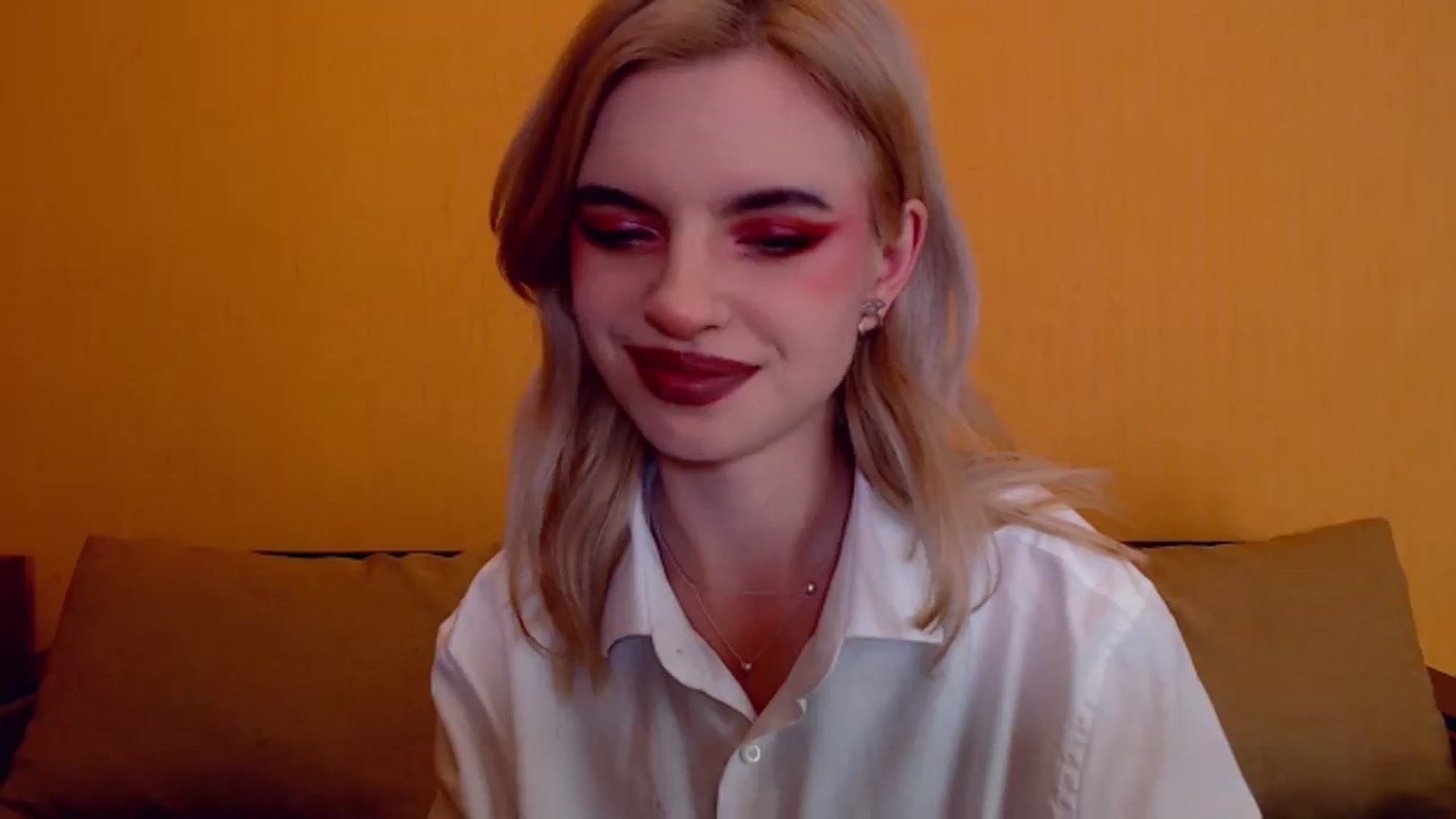 Gallery image thumbnail from Erineys's myfreecams stream on, 12/04/2023, 16:52 image 16 of 20