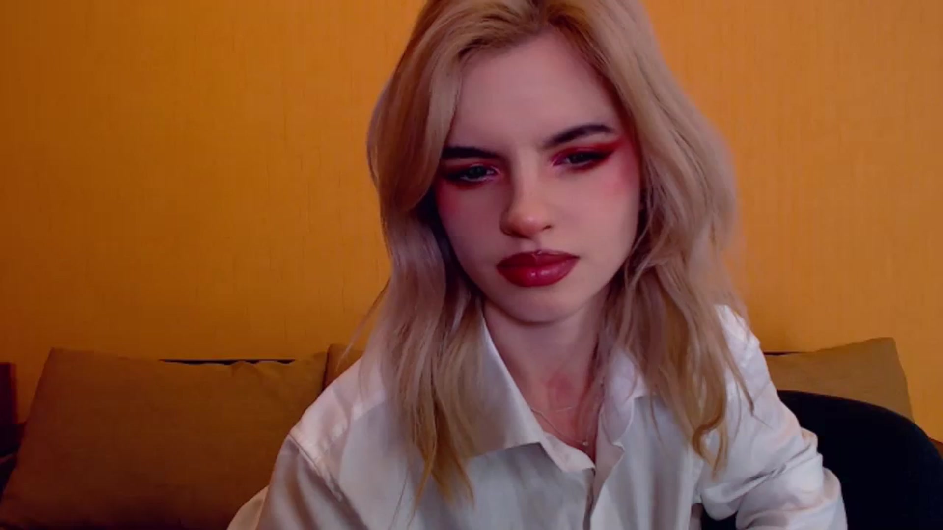 Gallery image thumbnail from Erineys's myfreecams stream on, 12/04/2023, 16:52 image 5 of 20