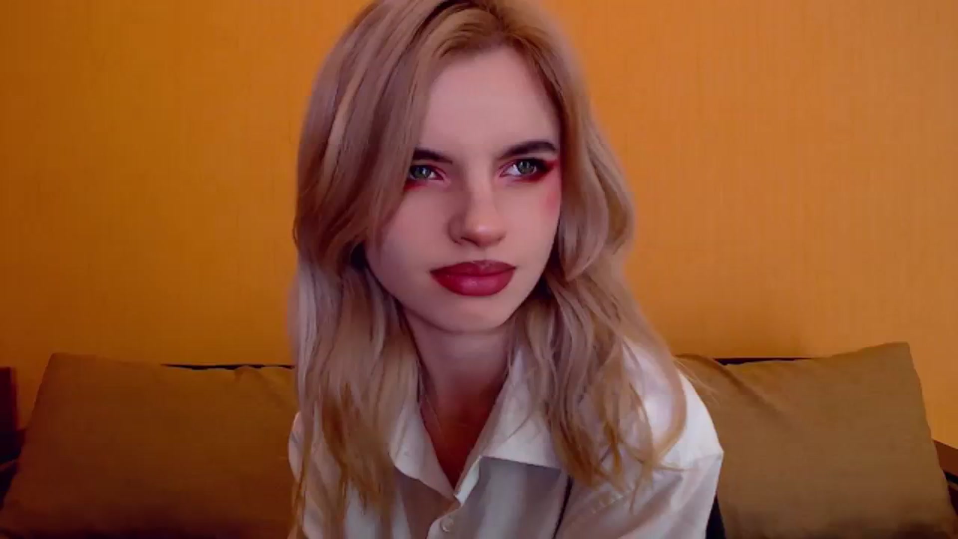 Gallery image thumbnail from Erineys's myfreecams stream on, 12/04/2023, 16:52 image 10 of 20