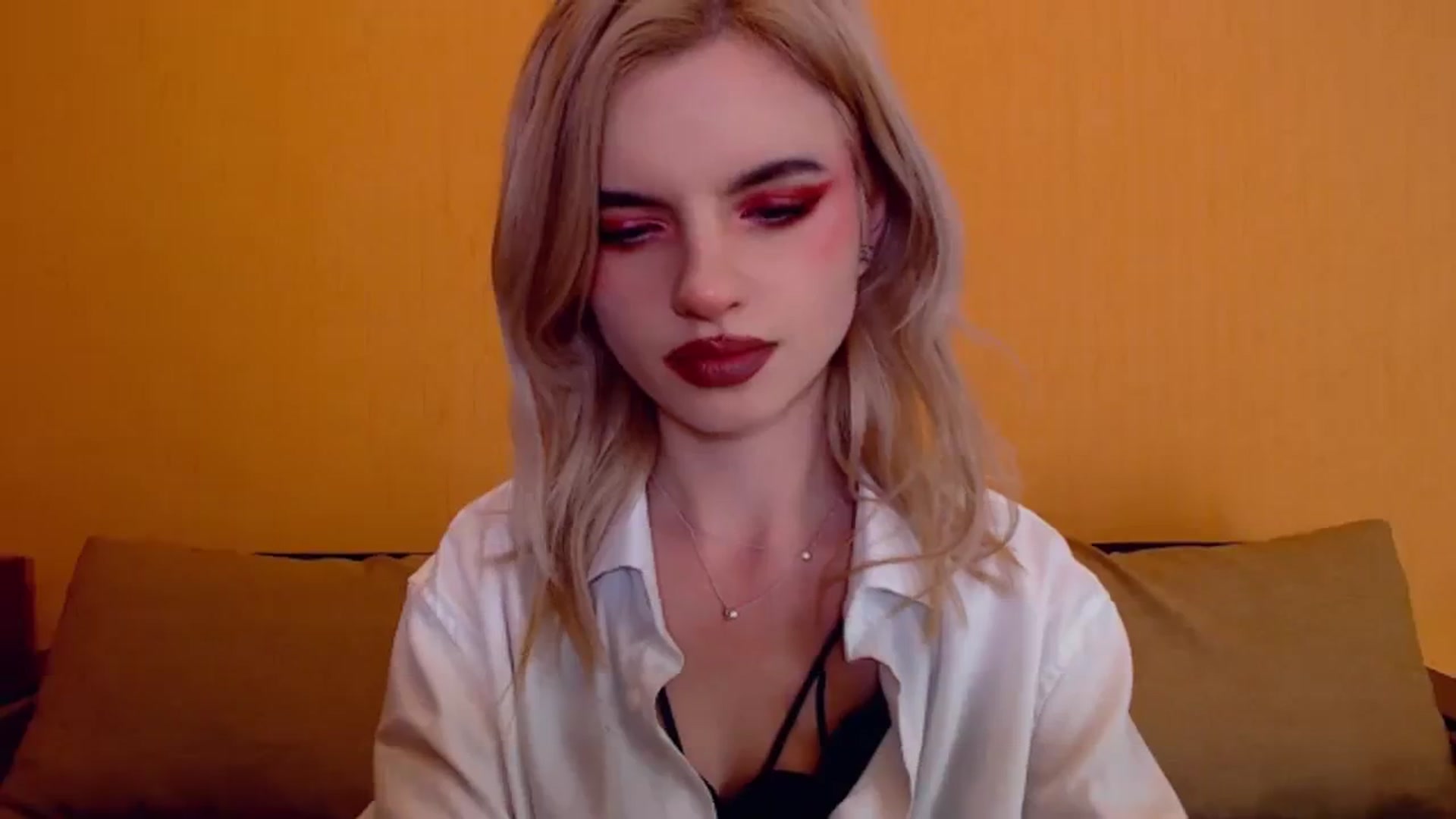Gallery image thumbnail from Erineys's myfreecams stream on, 12/04/2023, 16:52 image 18 of 20