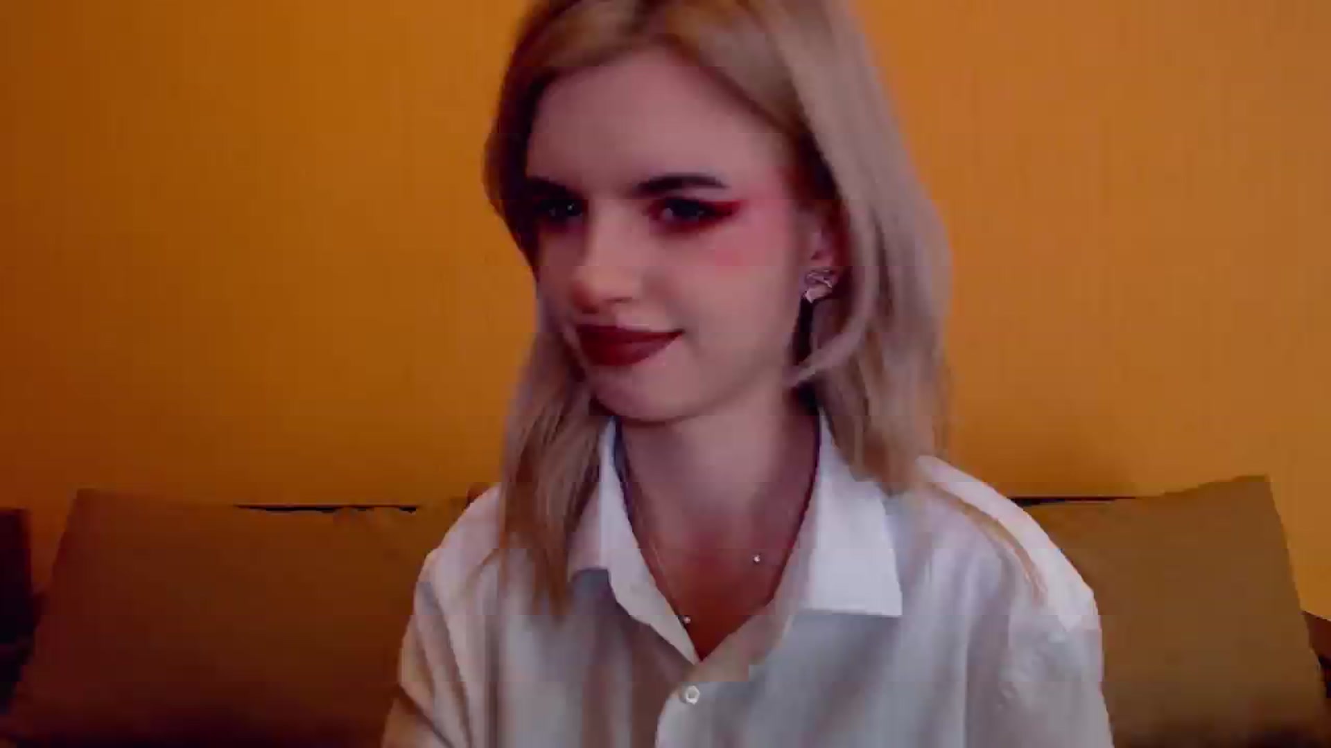 Gallery image thumbnail from Erineys's myfreecams stream on, 12/04/2023, 16:52 image 15 of 20