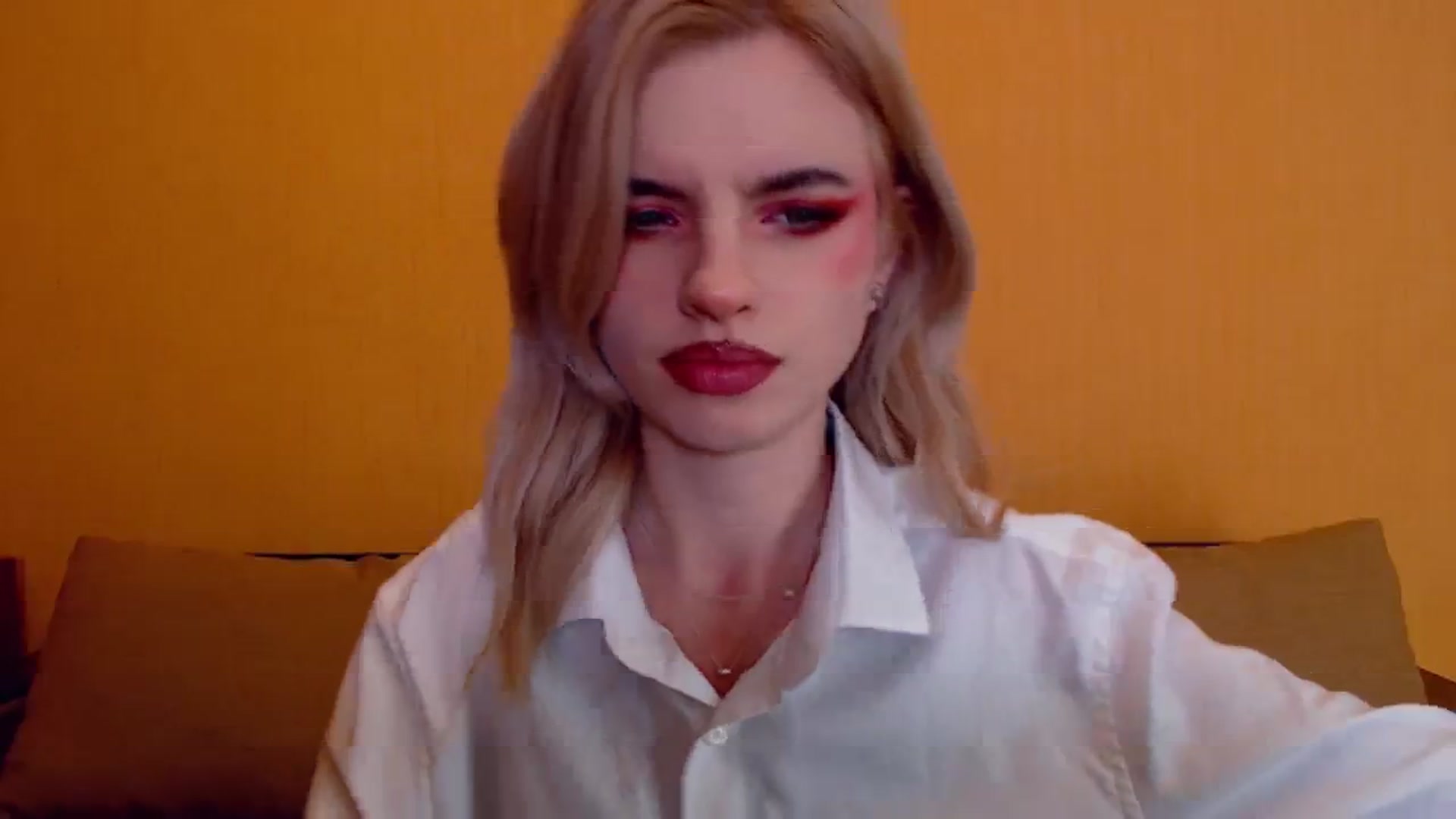 Gallery image thumbnail from Erineys's myfreecams stream on, 12/04/2023, 16:52 image 9 of 20