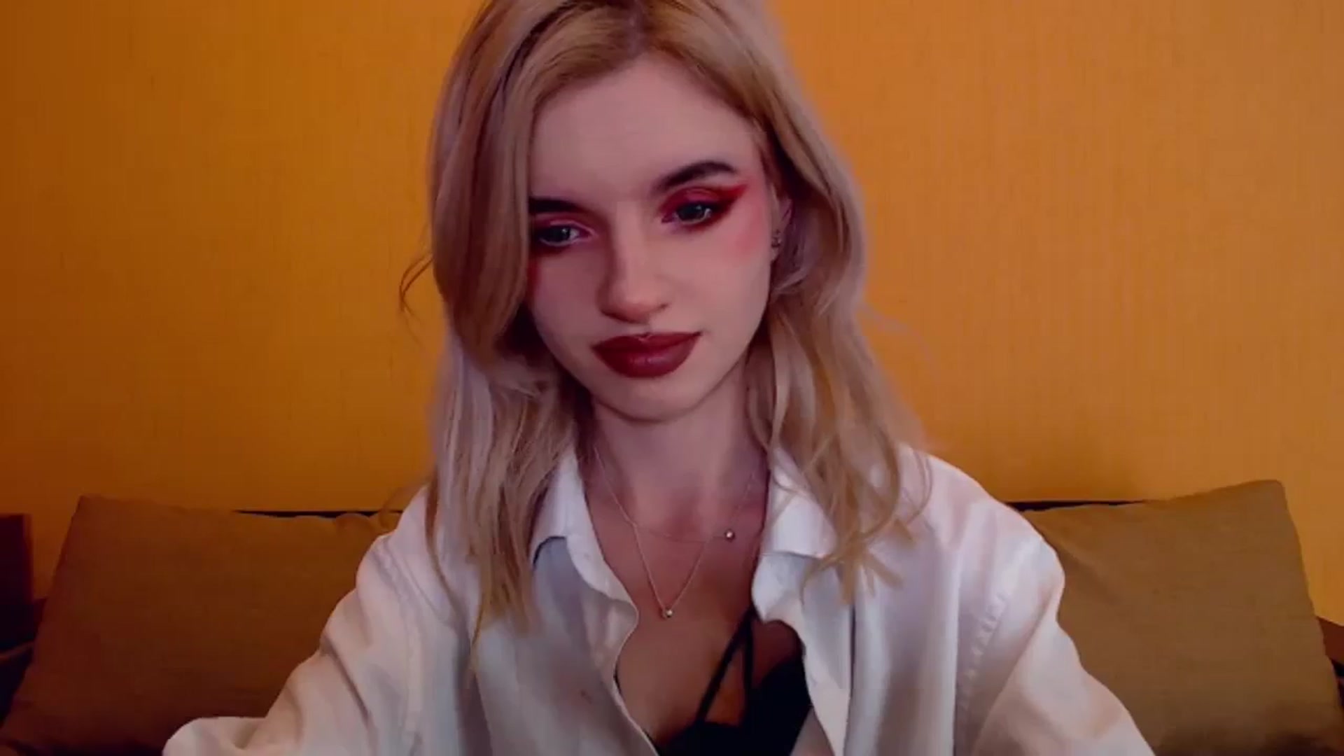 Gallery image thumbnail from Erineys's myfreecams stream on, 12/04/2023, 16:52 image 19 of 20