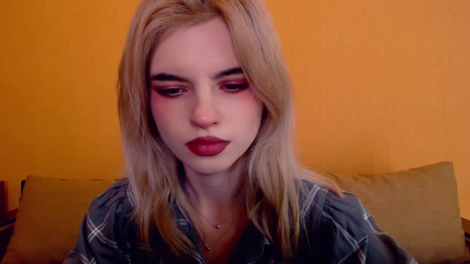 Gallery image thumbnail from Erineys's myfreecams stream on, 12/07/2023, 14:51 image 10 of 20