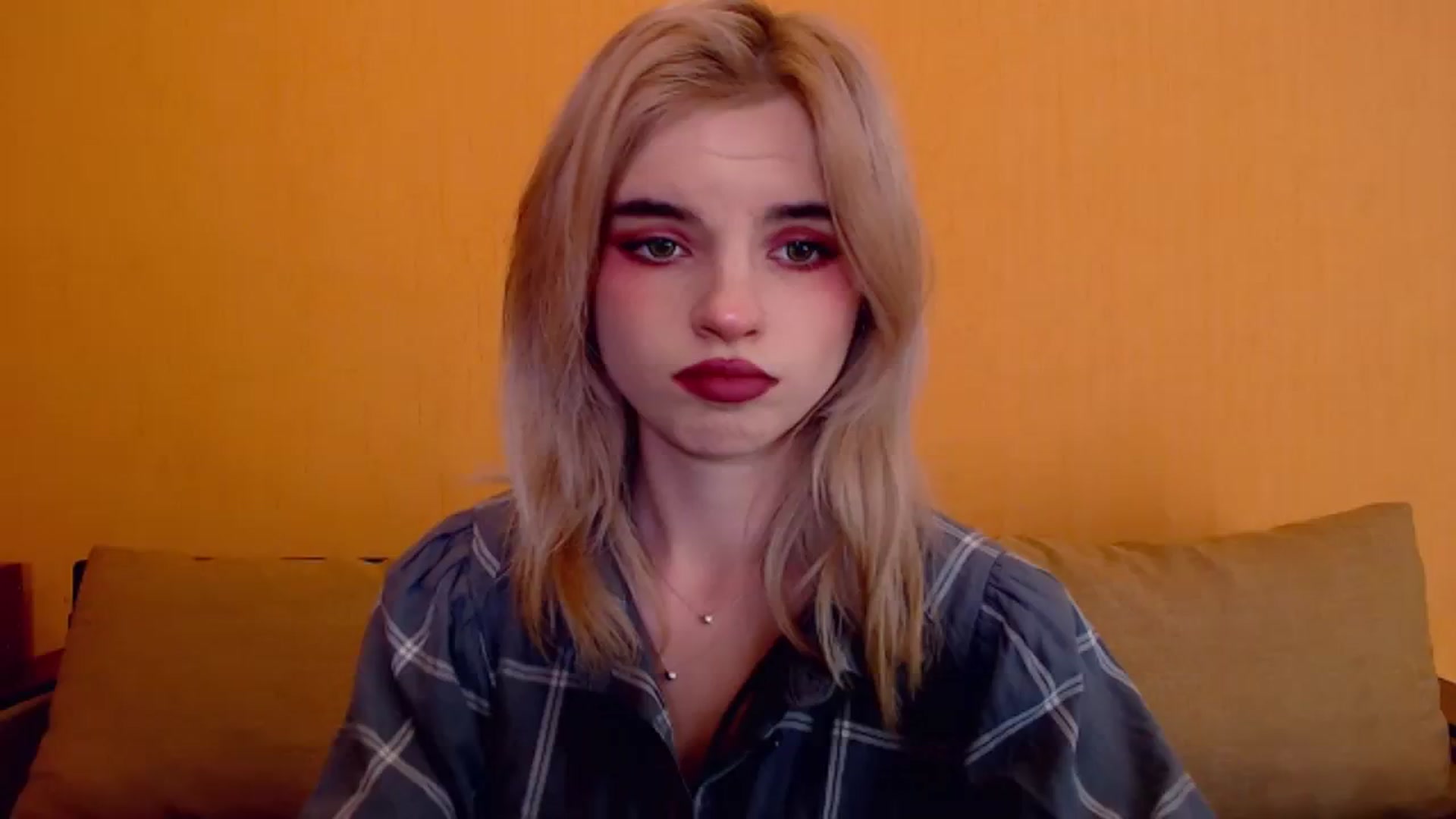 Gallery image thumbnail from Erineys's myfreecams stream on, 12/07/2023, 14:51 image 18 of 20