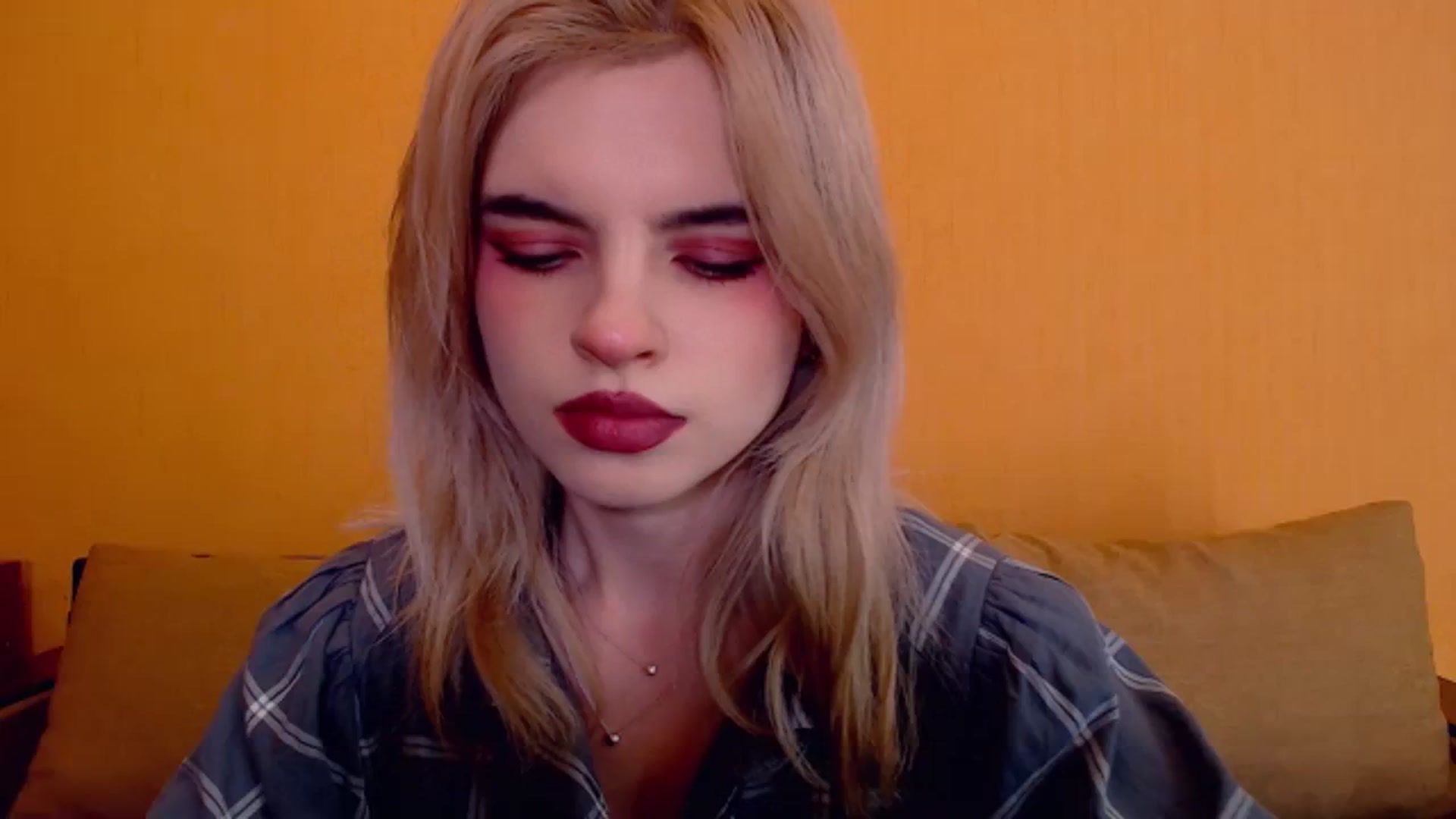 Gallery image thumbnail from Erineys's myfreecams stream on, 12/07/2023, 14:51 image 17 of 20