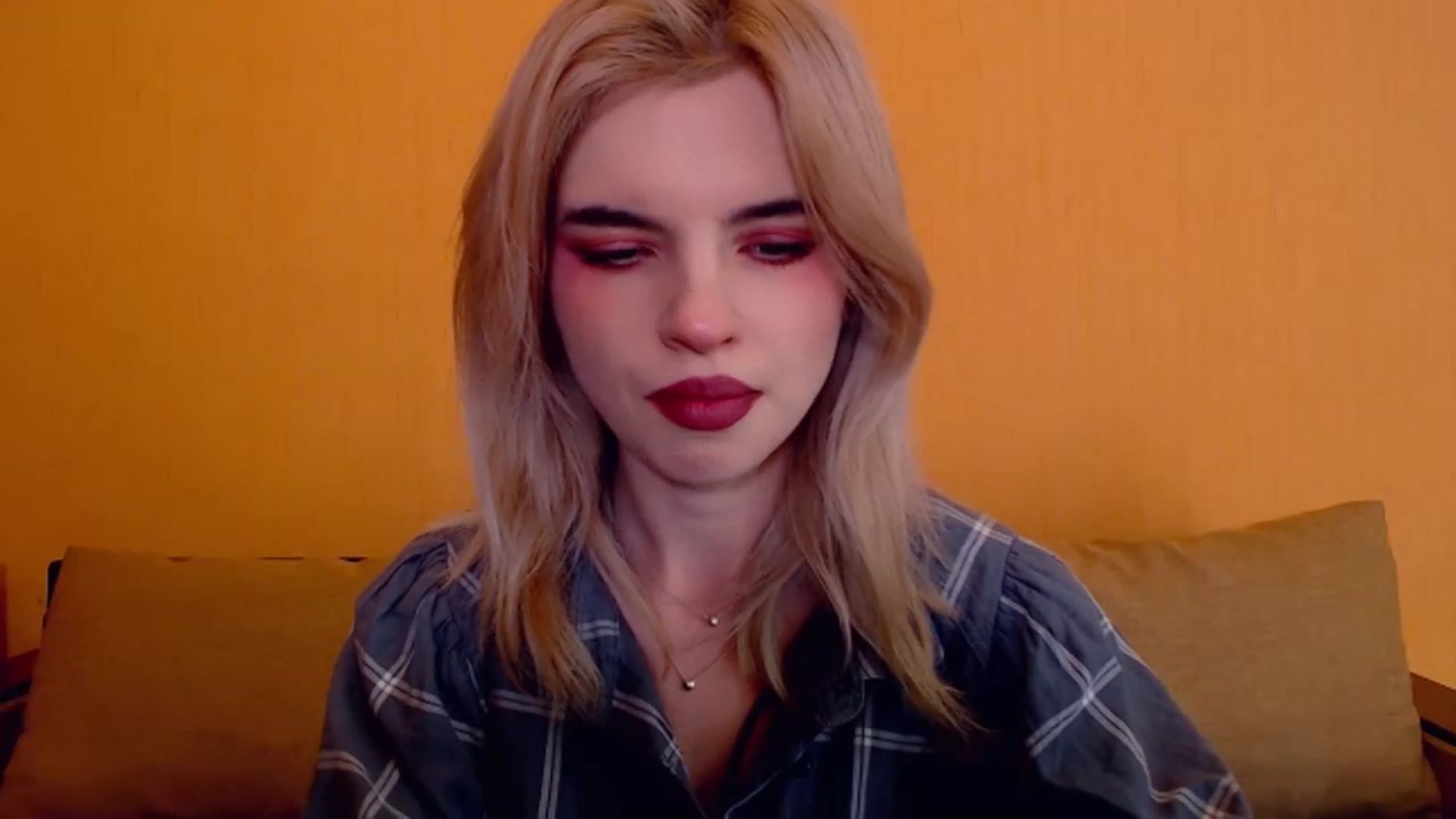 Gallery image thumbnail from Erineys's myfreecams stream on, 12/07/2023, 14:51 image 2 of 20