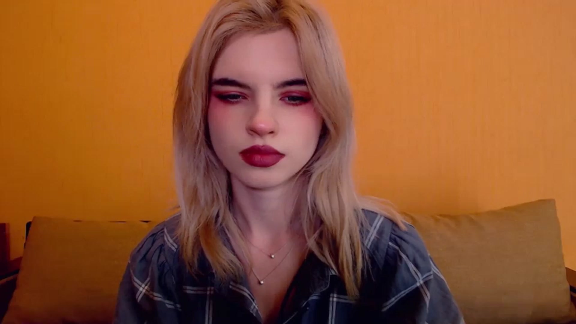 Gallery image thumbnail from Erineys's myfreecams stream on, 12/07/2023, 14:51 image 11 of 20
