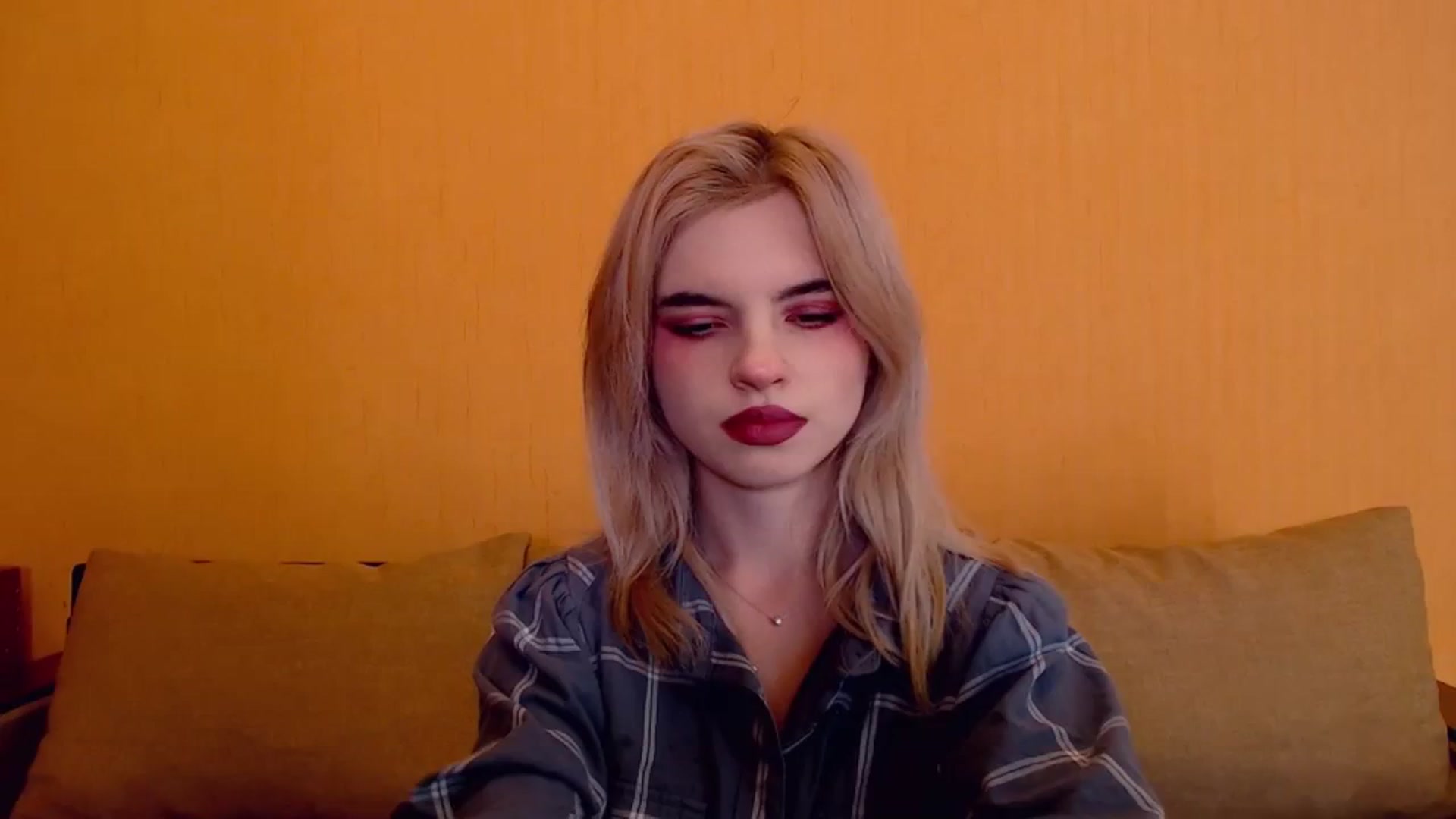 Gallery image thumbnail from Erineys's myfreecams stream on, 12/07/2023, 14:51 image 13 of 20