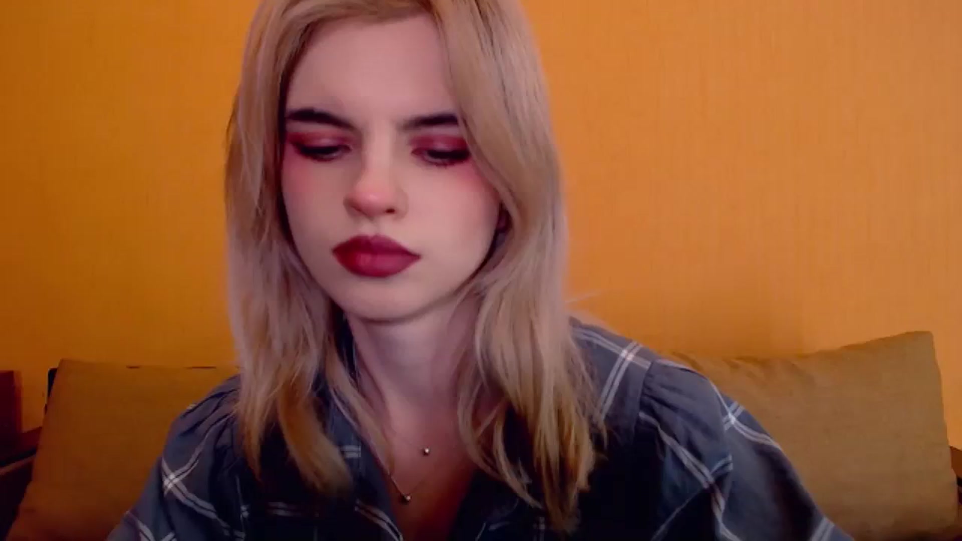 Gallery image thumbnail from Erineys's myfreecams stream on, 12/07/2023, 14:51 image 15 of 20