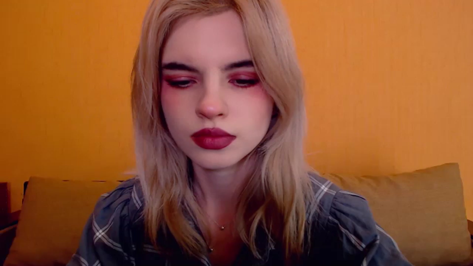 Gallery image thumbnail from Erineys's myfreecams stream on, 12/07/2023, 14:51 image 19 of 20