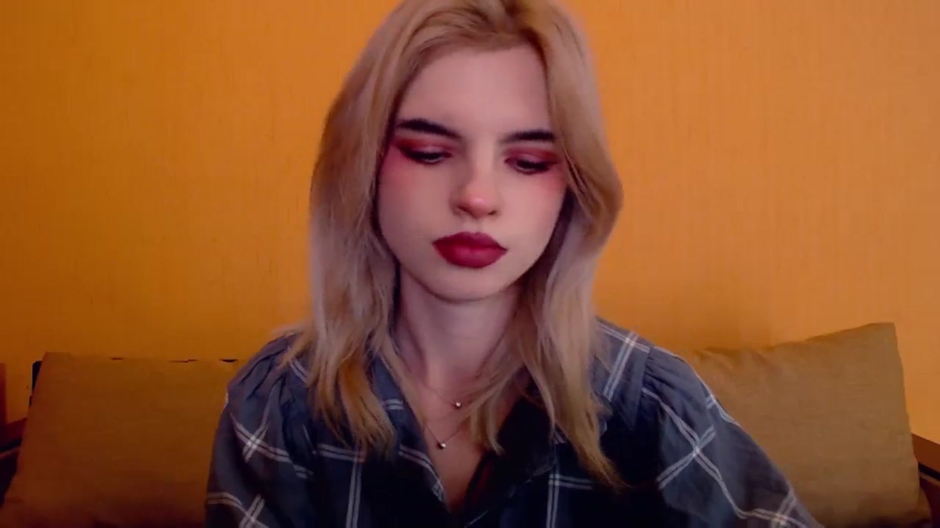 Gallery image thumbnail from Erineys's myfreecams stream on, 12/07/2023, 14:51 image 4 of 20