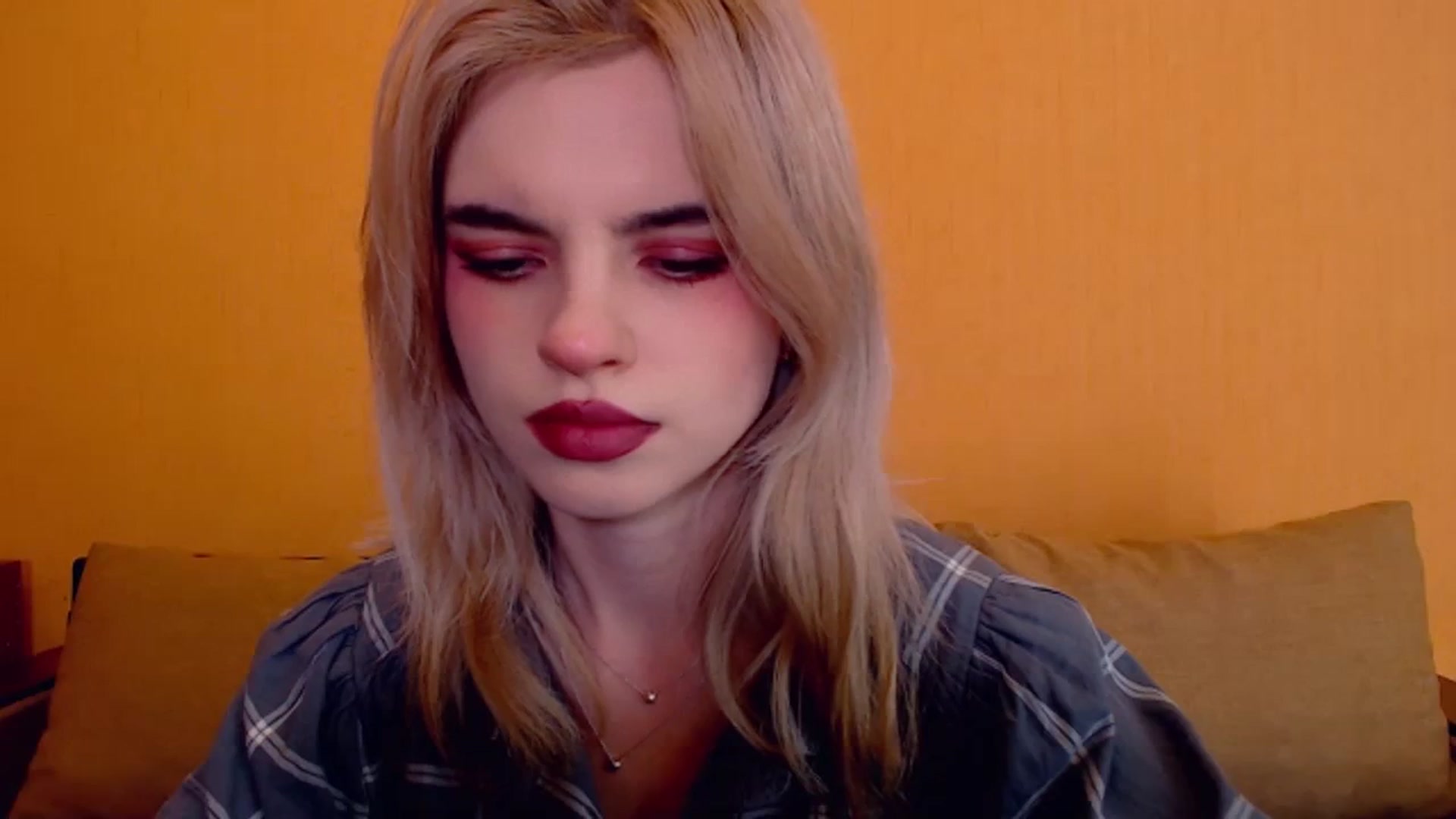 Gallery image thumbnail from Erineys's myfreecams stream on, 12/07/2023, 14:51 image 16 of 20