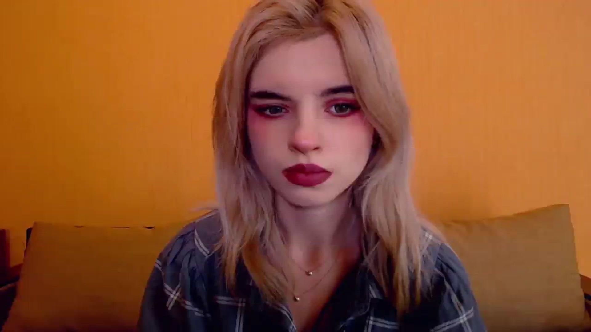 Gallery image thumbnail from Erineys's myfreecams stream on, 12/07/2023, 14:51 image 8 of 20