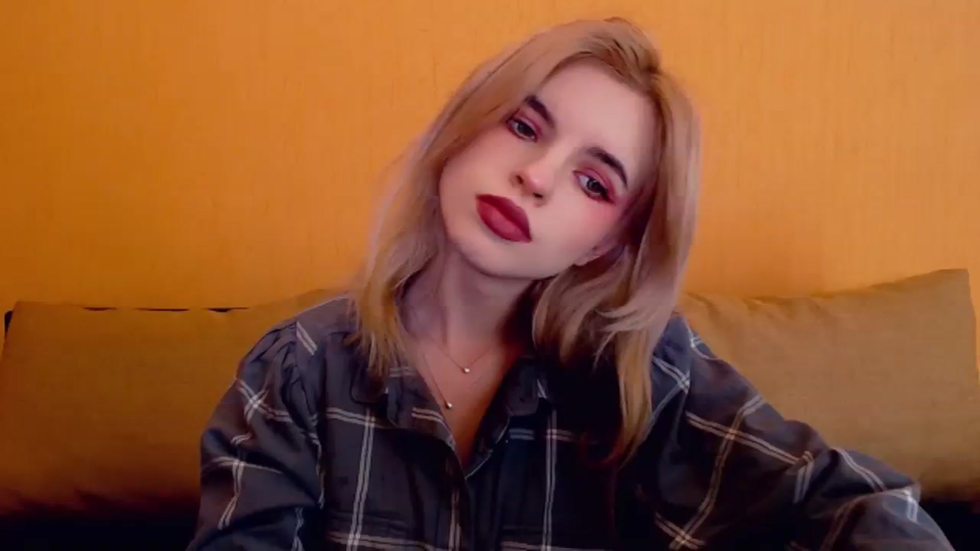 Gallery image thumbnail from Erineys's myfreecams stream on, 12/07/2023, 15:57 image 4 of 20
