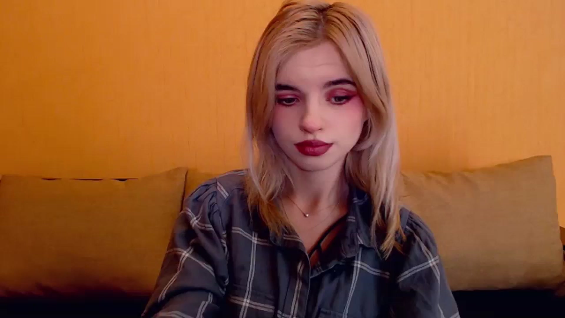 Gallery image thumbnail from Erineys's myfreecams stream on, 12/07/2023, 15:57 image 14 of 20