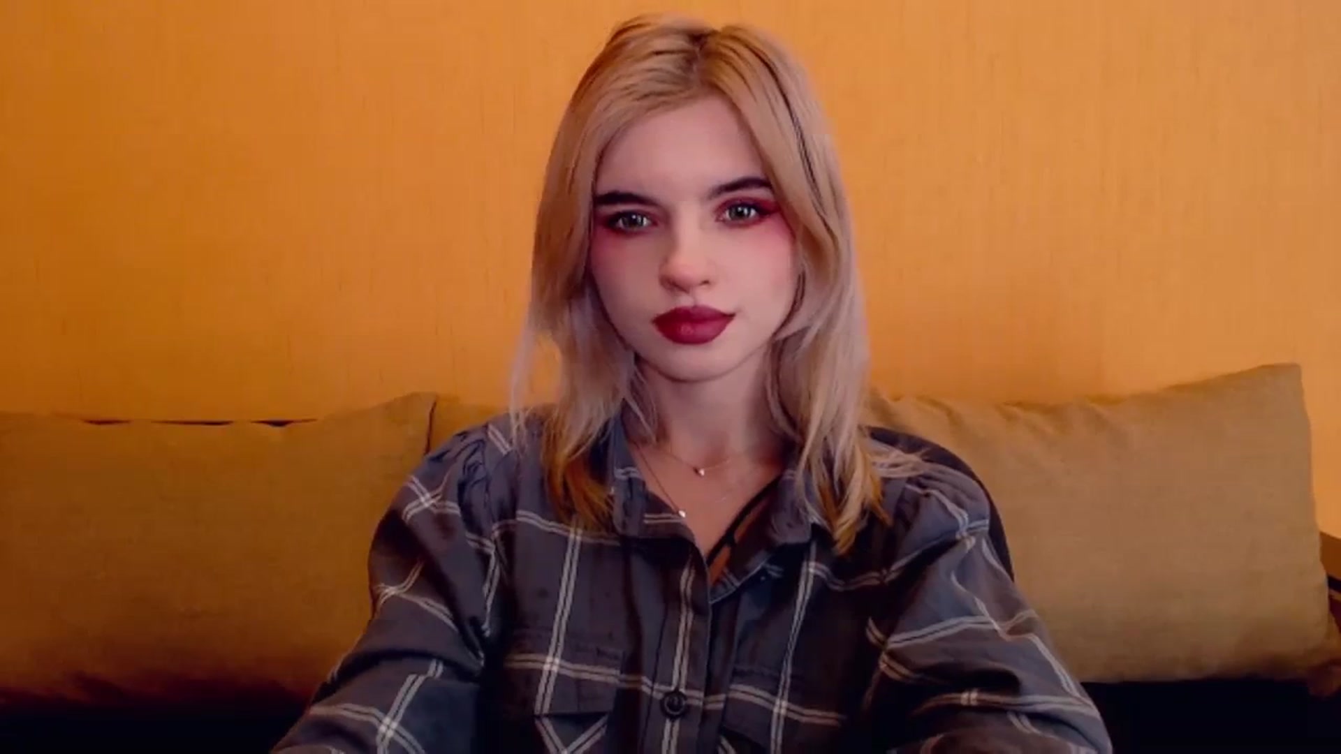 Gallery image thumbnail from Erineys's myfreecams stream on, 12/07/2023, 15:57 image 16 of 20
