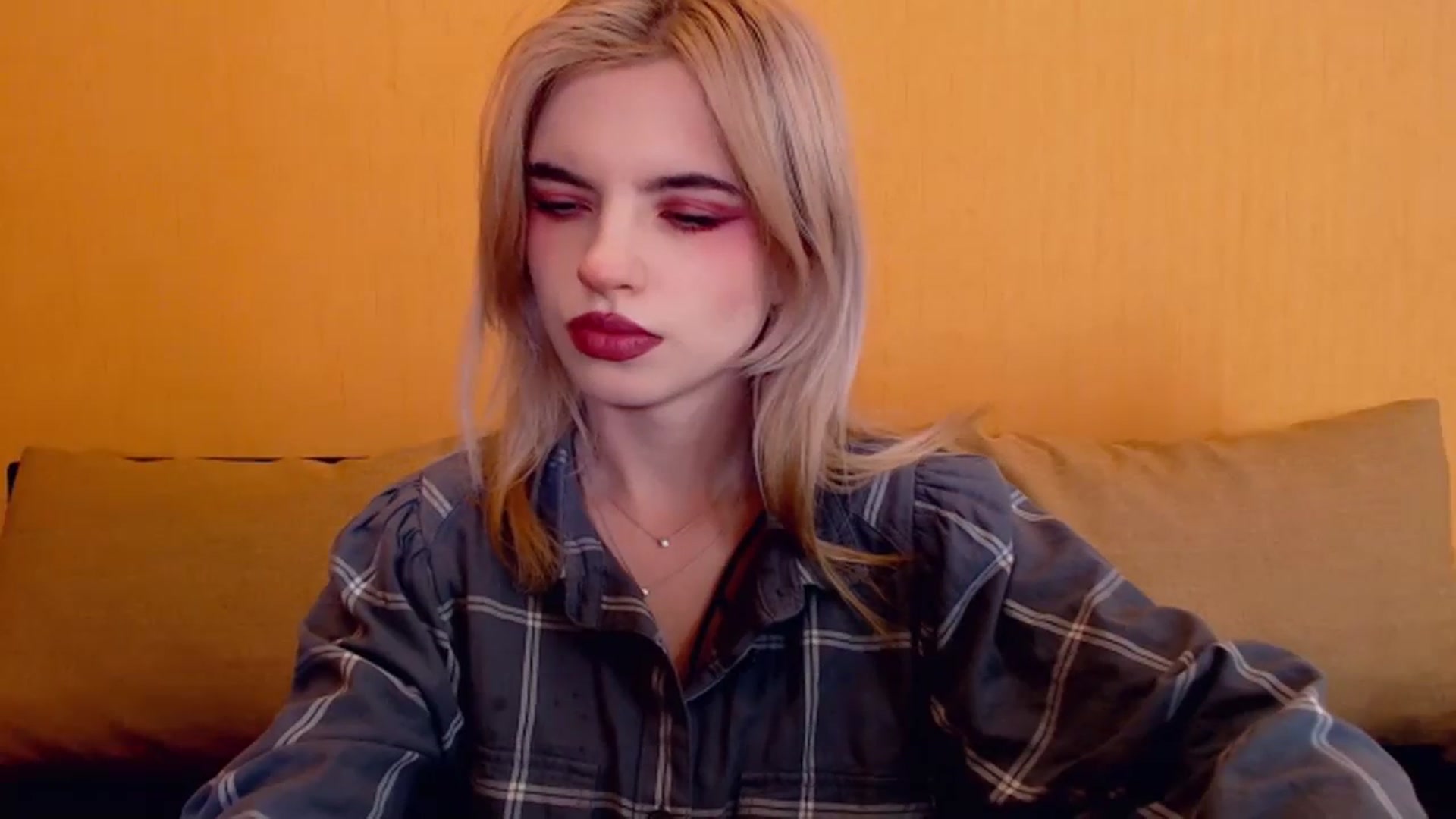 Gallery image thumbnail from Erineys's myfreecams stream on, 12/07/2023, 15:57 image 3 of 20