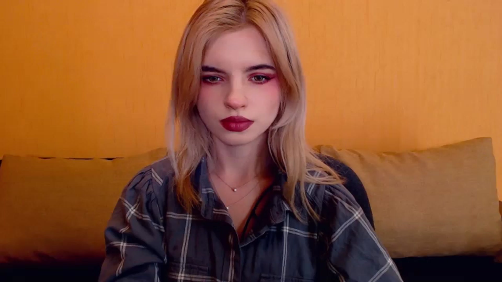Gallery image thumbnail from Erineys's myfreecams stream on, 12/07/2023, 15:57 image 5 of 20