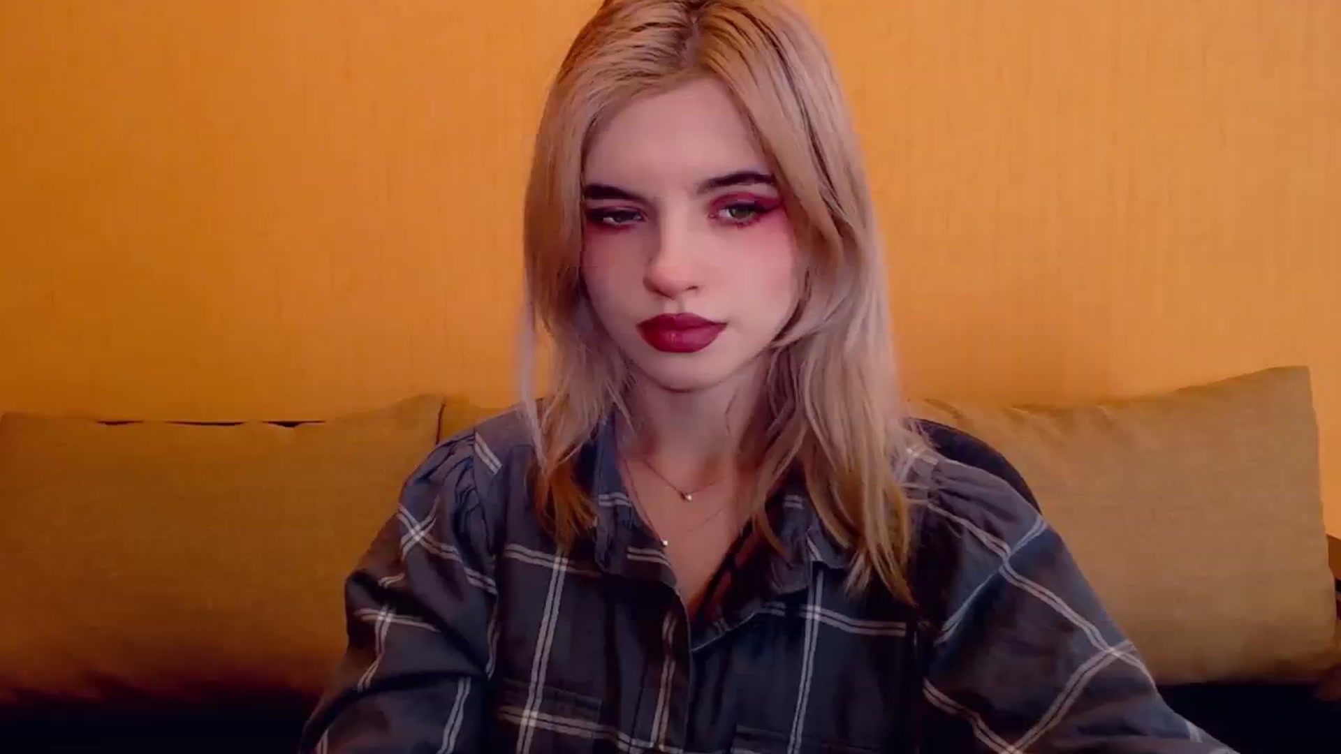 Gallery image thumbnail from Erineys's myfreecams stream on, 12/07/2023, 15:57 image 8 of 20