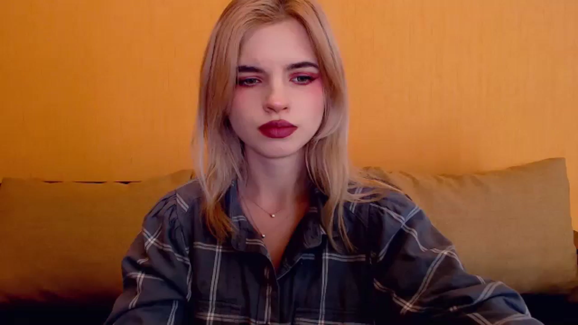 Gallery image thumbnail from Erineys's myfreecams stream on, 12/07/2023, 15:57 image 6 of 20
